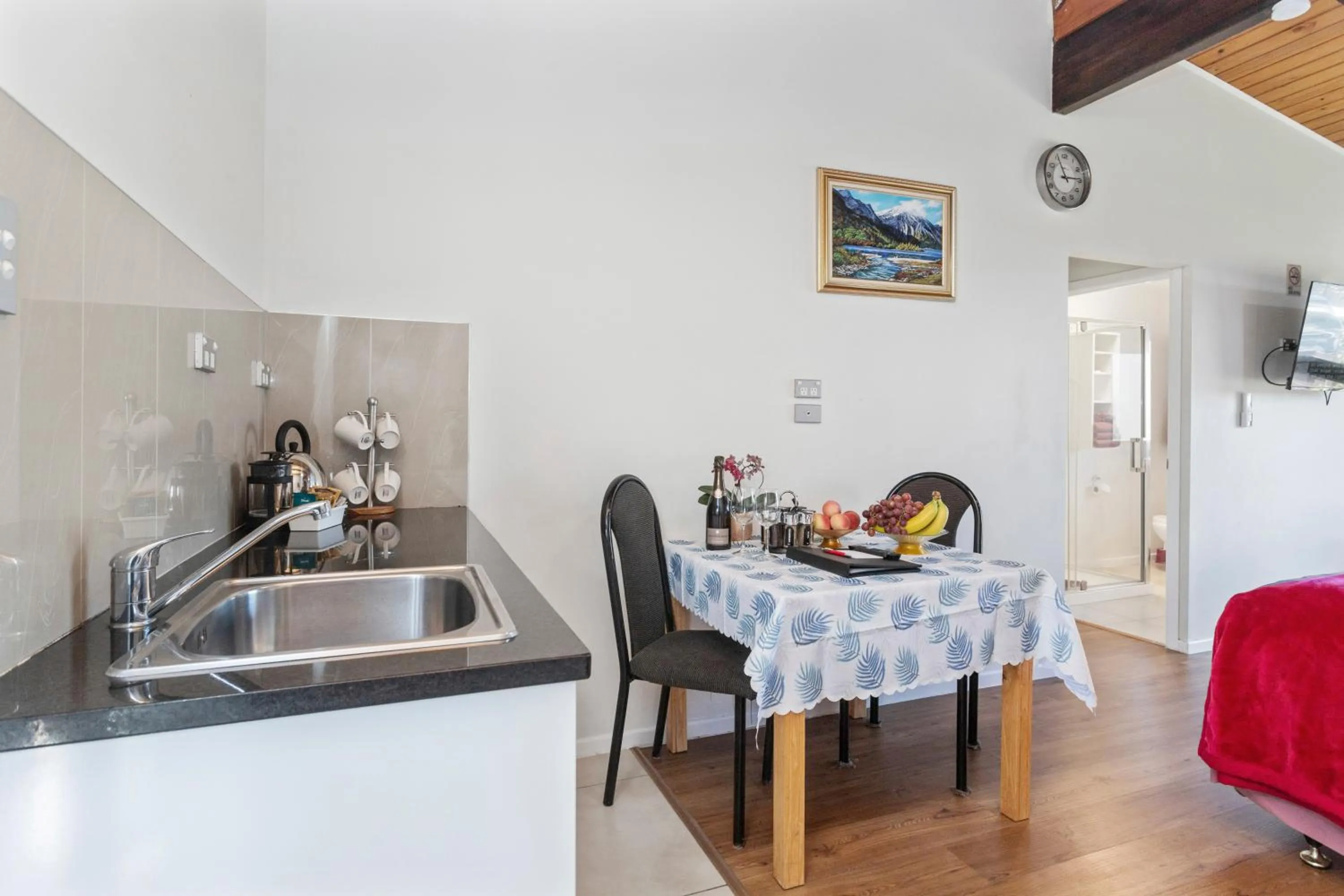 Kitchen or kitchenette in Grange Motel