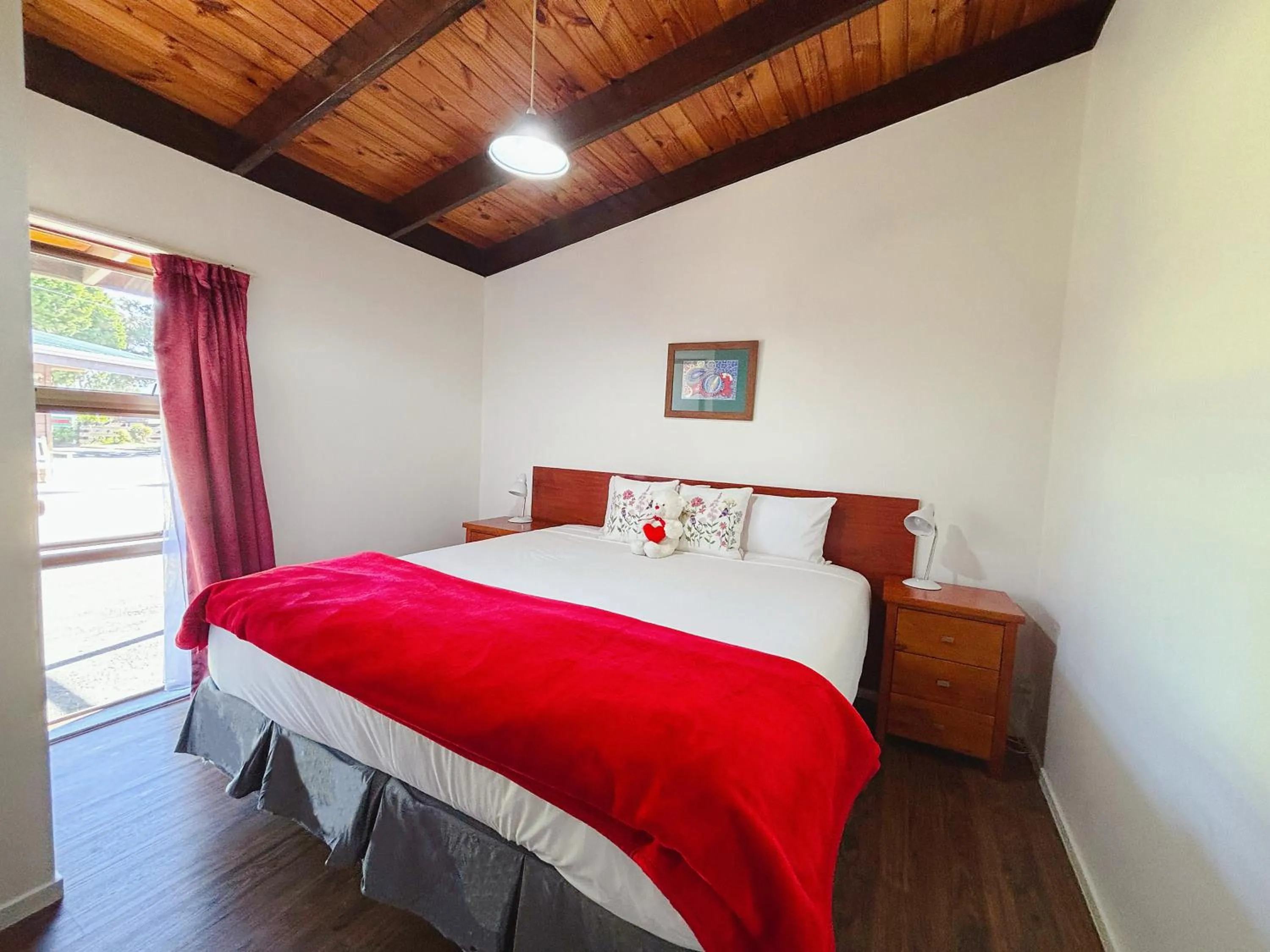 Bedroom, Bed in Grange Motel