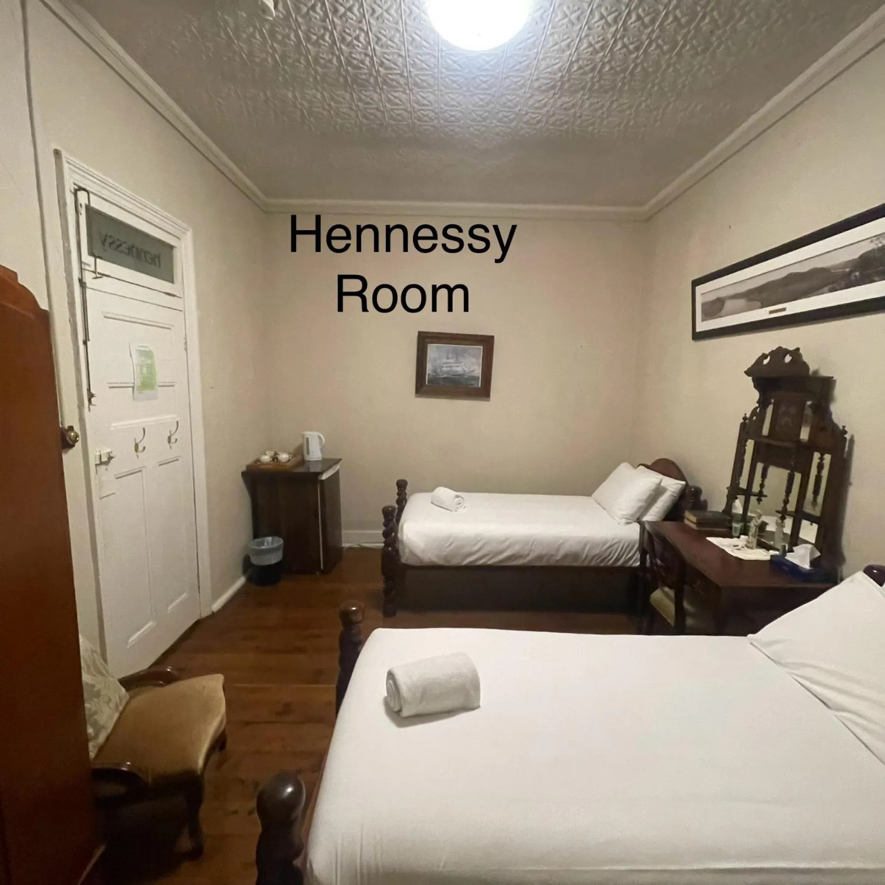 air conditioner, Bed in Wisemans Inn