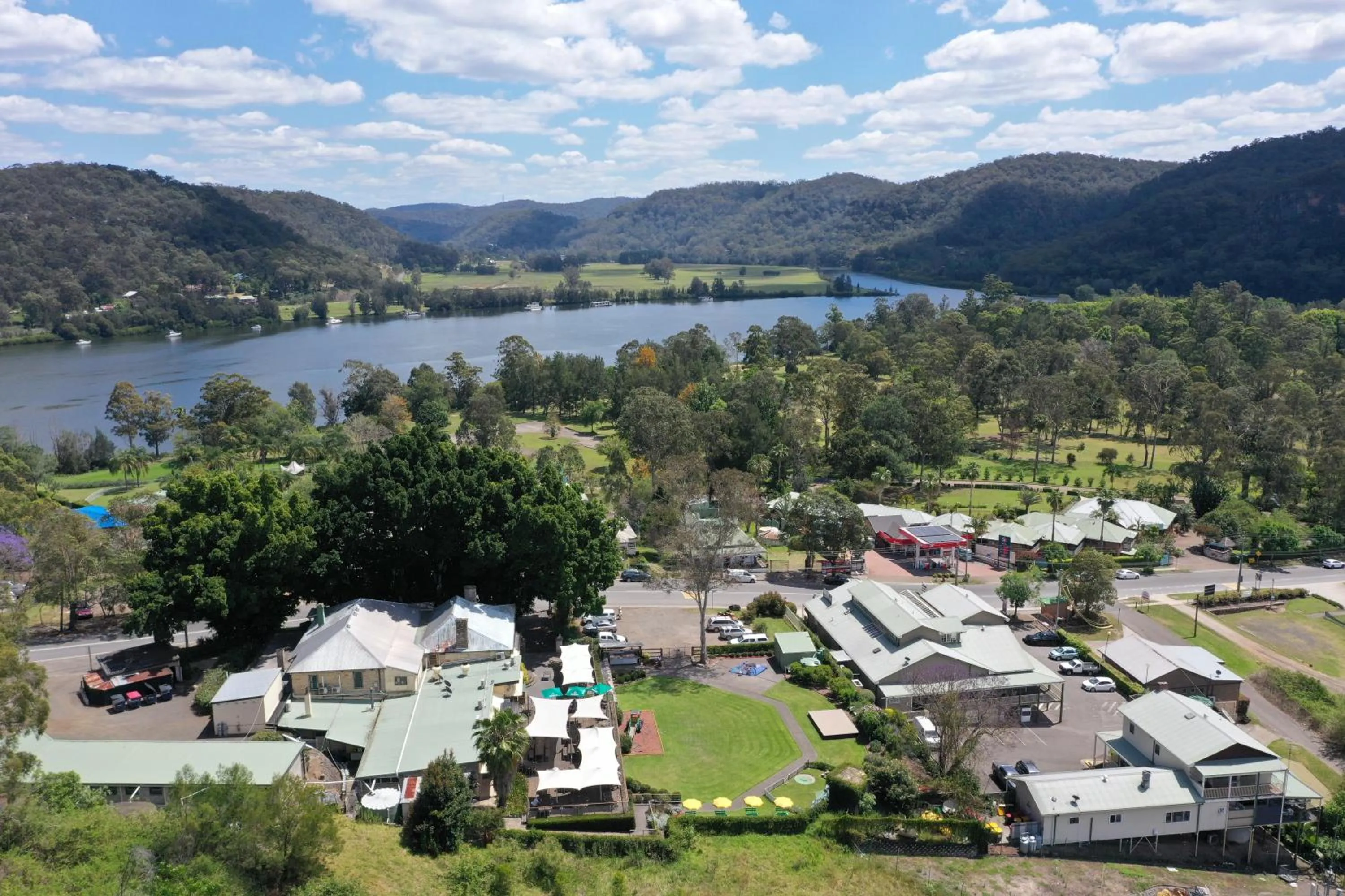 Property building in Wisemans Inn