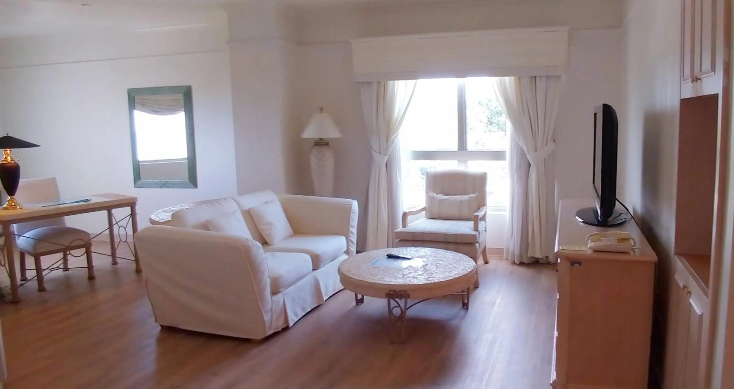 Living room in Palasia Hotel