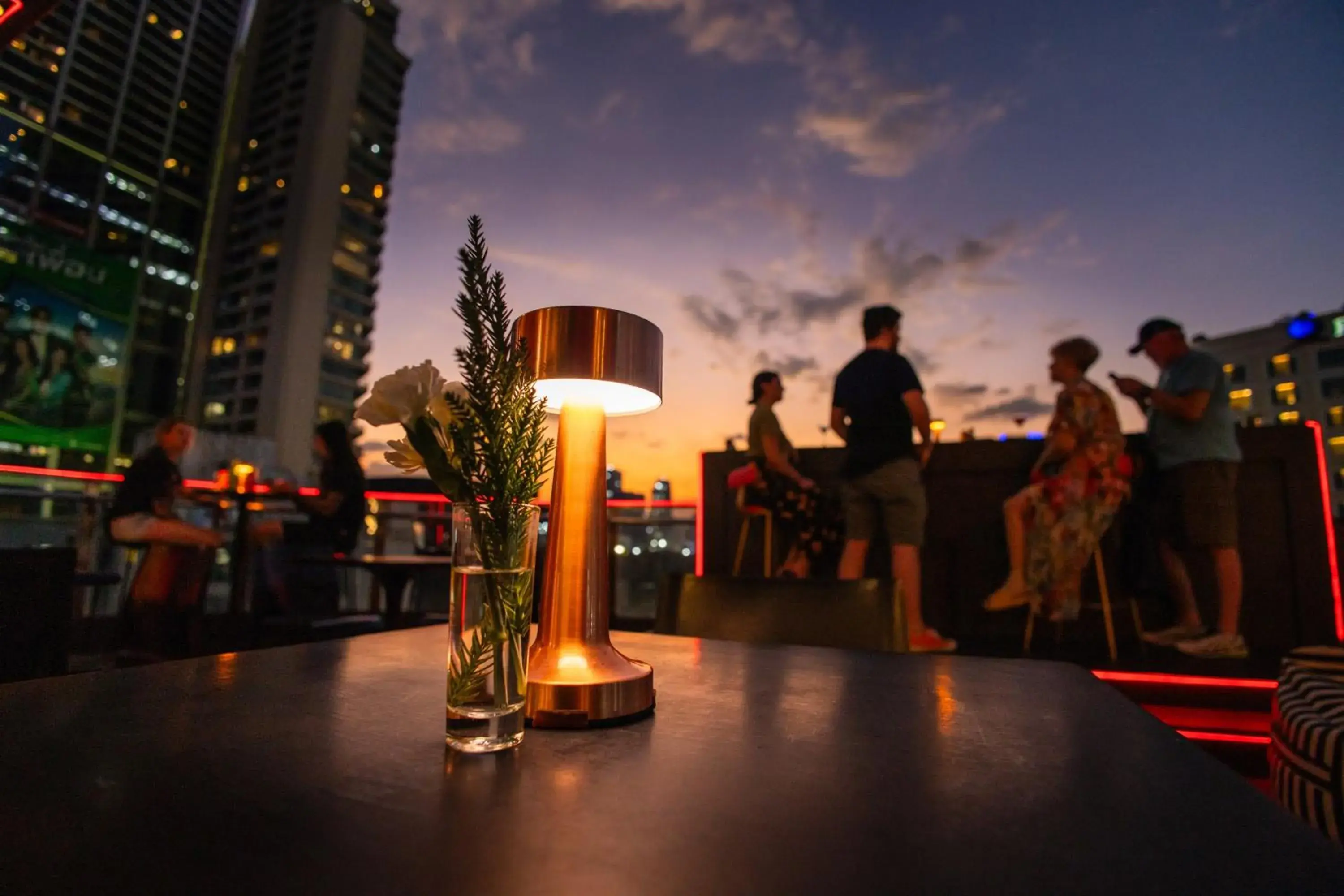 Lounge or bar in Hotel Clover Asoke - SHA Extra Plus Lounge or bar in Hotel Clover Asoke - SHA Extra Plus