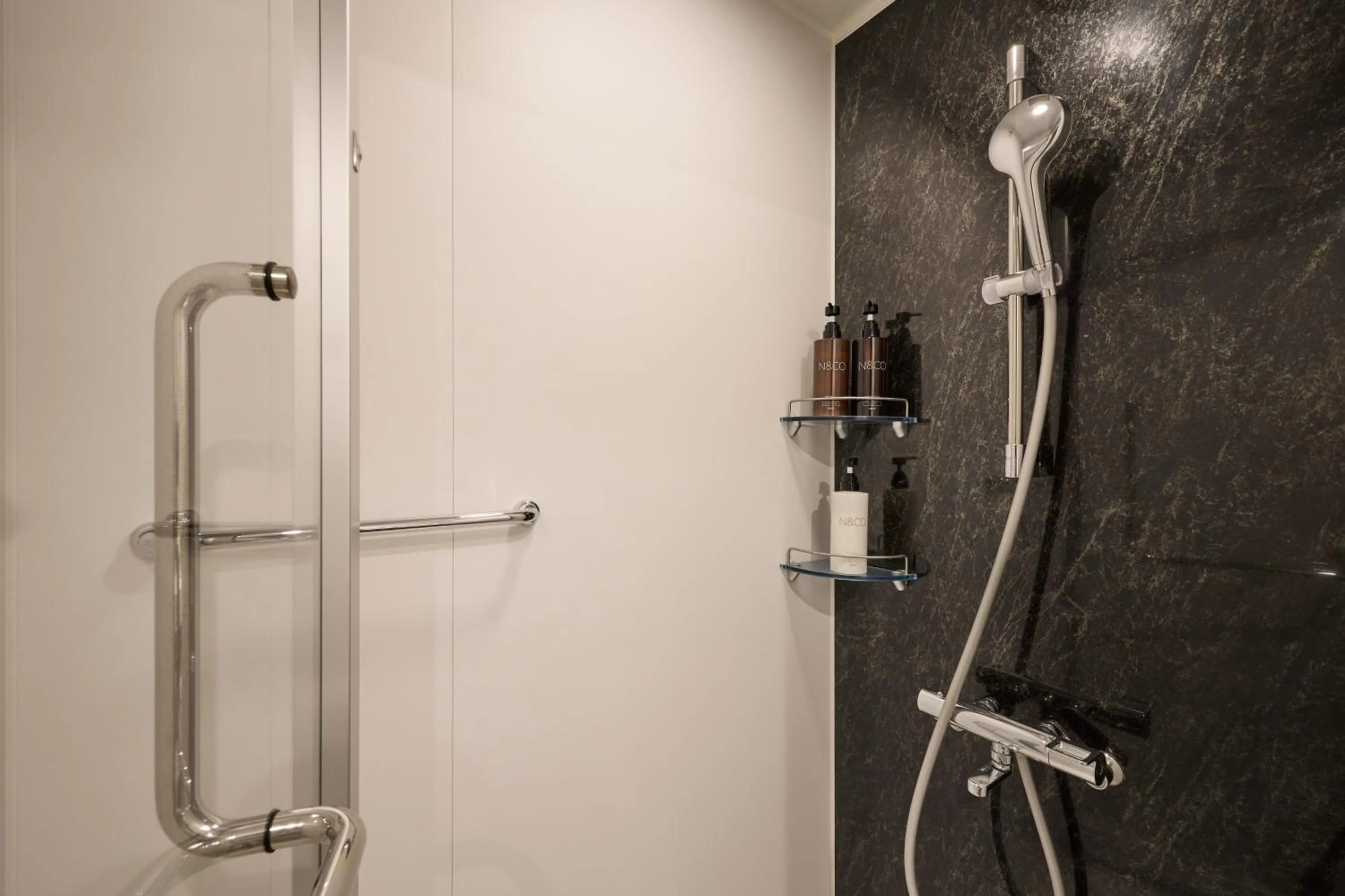 Shower in WAYPOINT TSUKIJI Tokyo