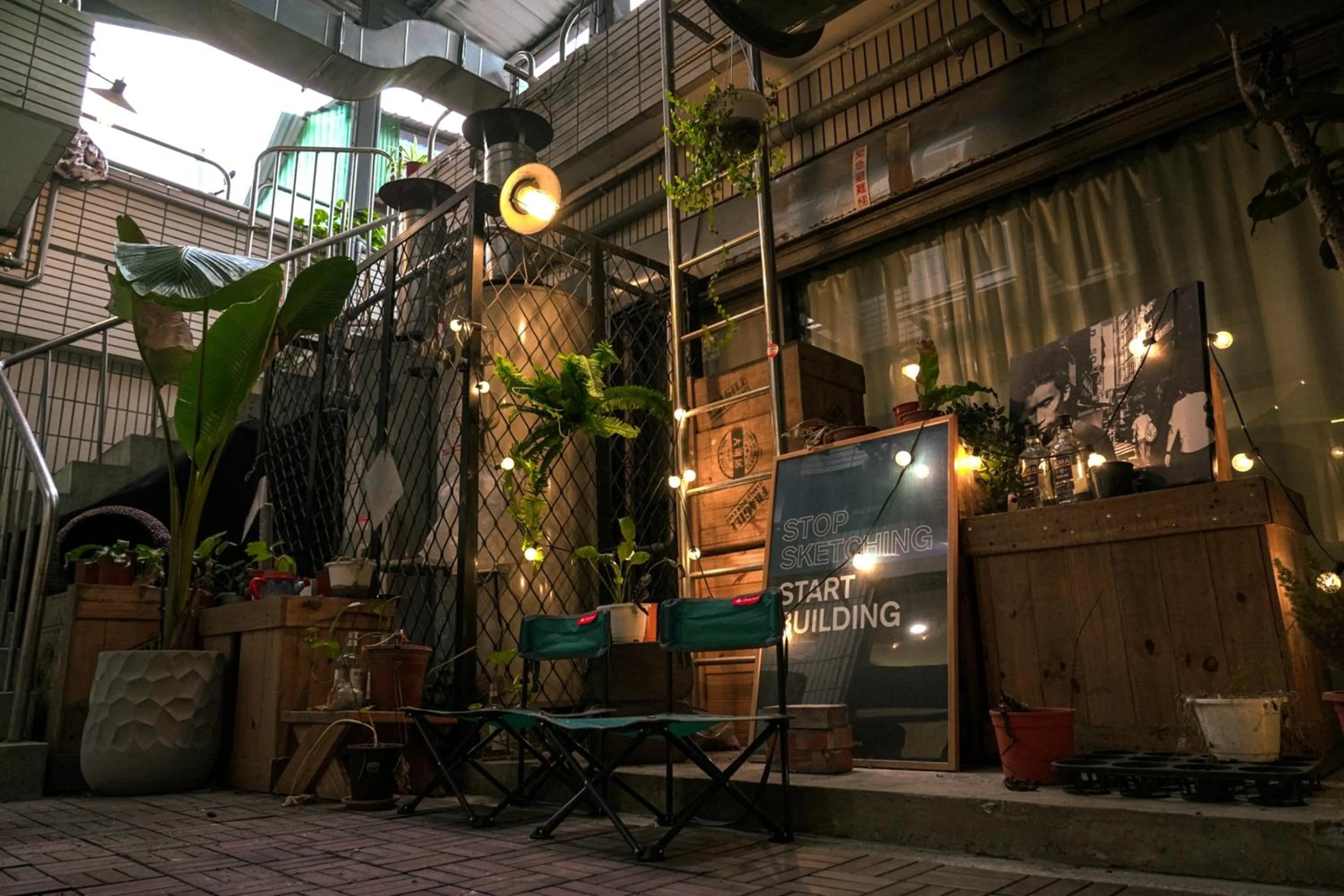 Decorative detail in Meeting Mates Hostel