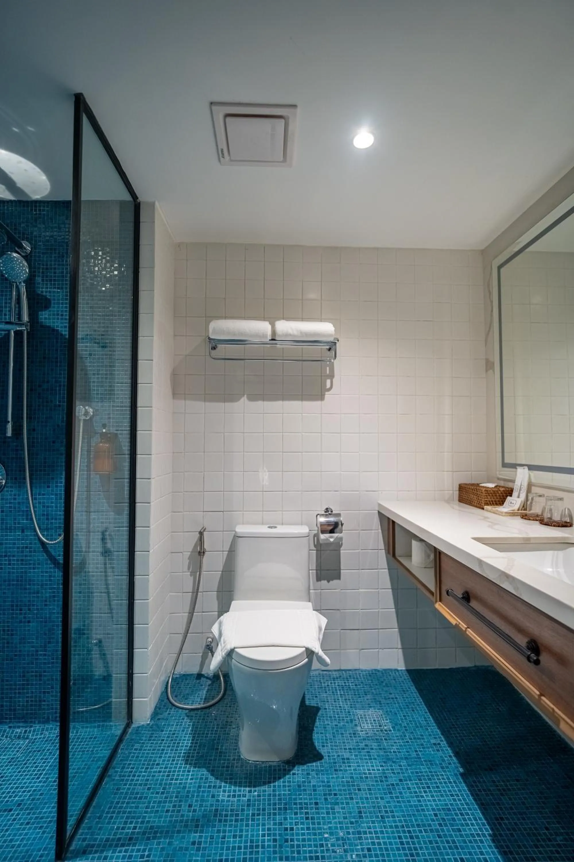 Bathroom in The Henry Glass House Clark