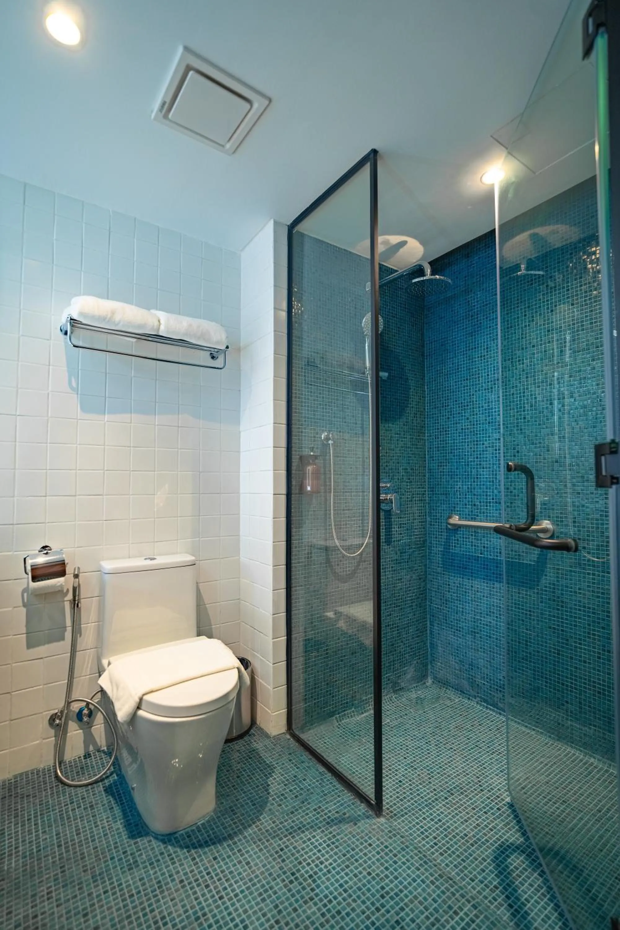 Bathroom in The Henry Glass House Clark