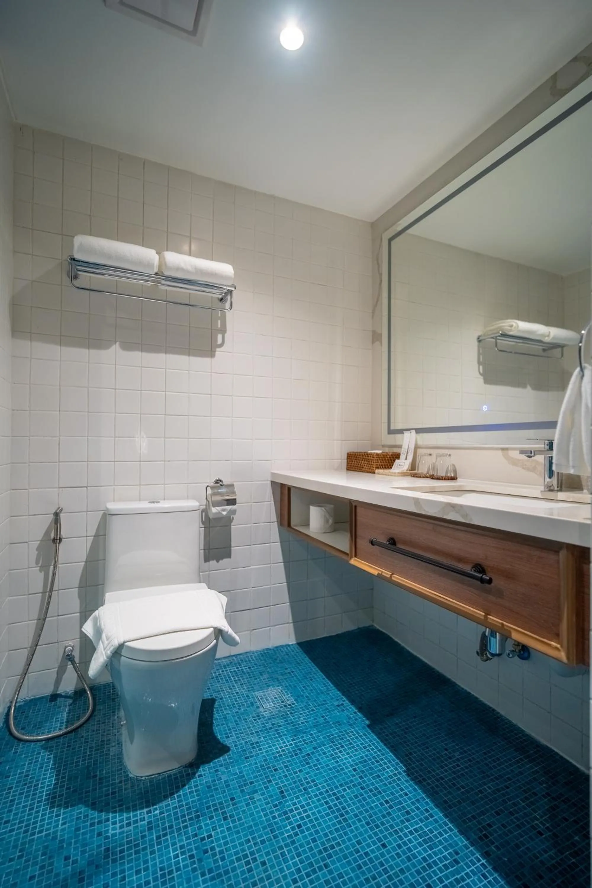 Bathroom in The Henry Glass House Clark
