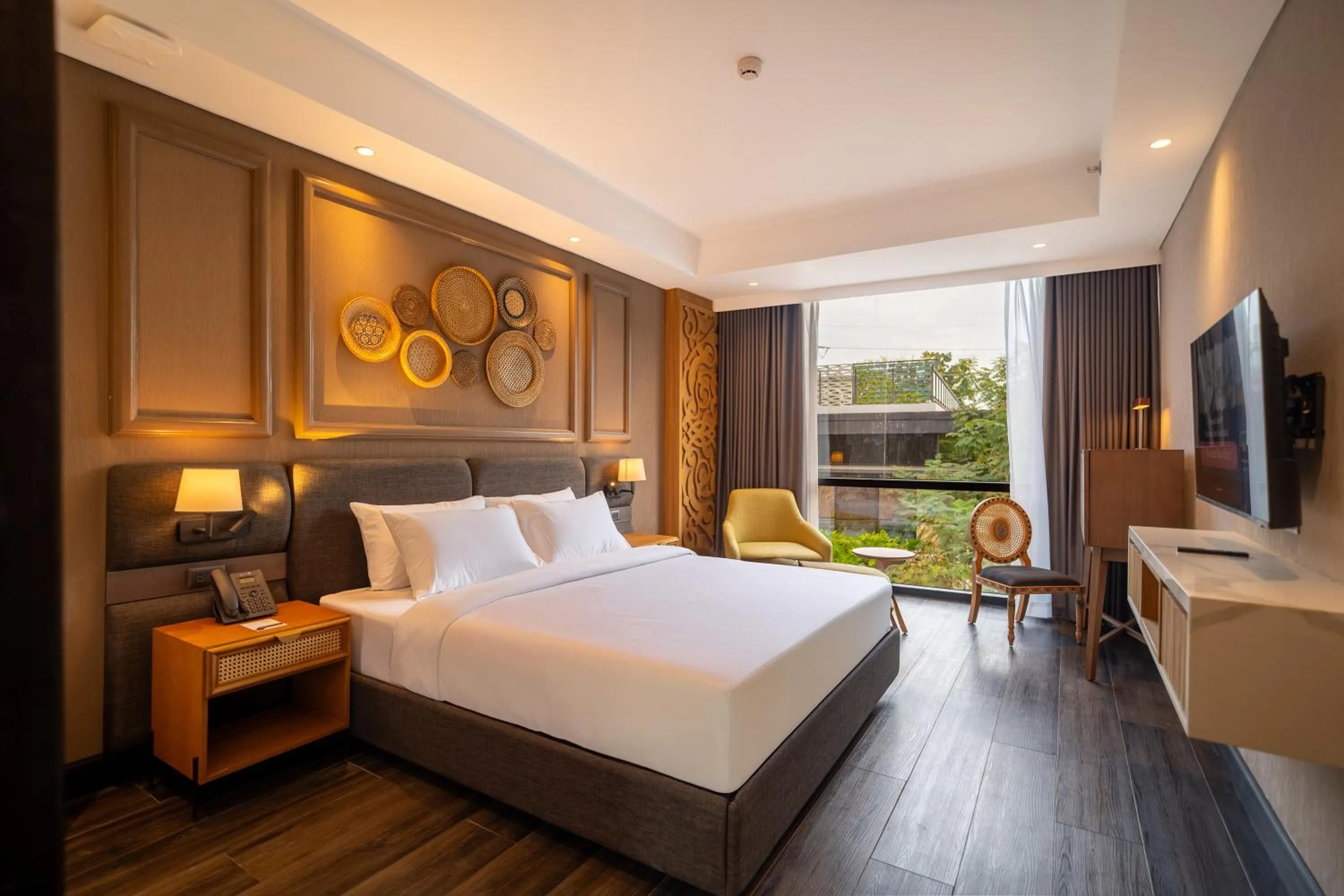 Photo of the whole room, Bed in The Henry Glass House Clark