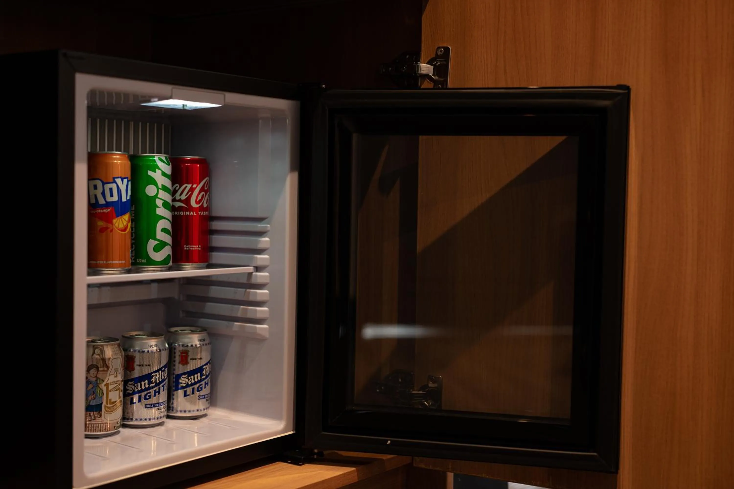 minibar in The Henry Glass House Clark