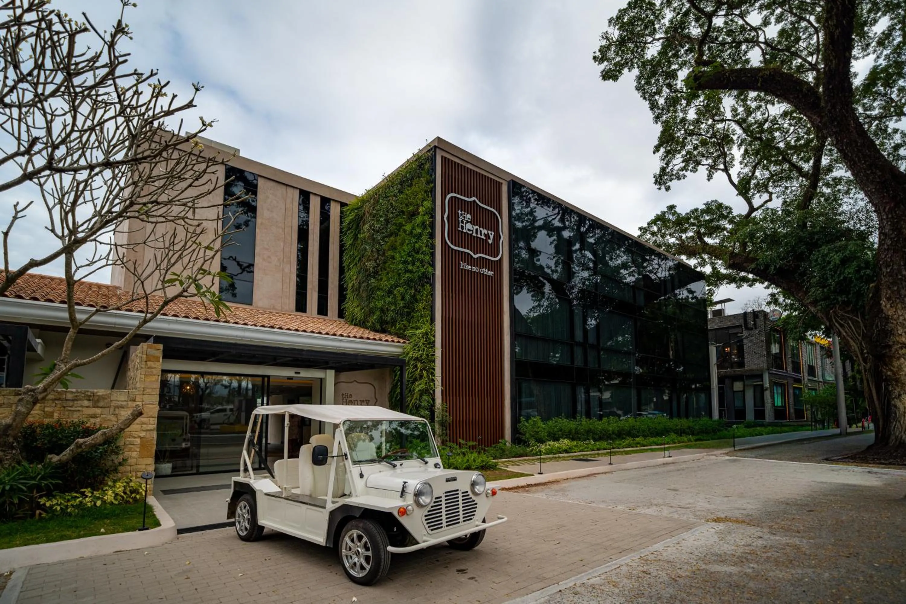 Property building in The Henry Glass House Clark