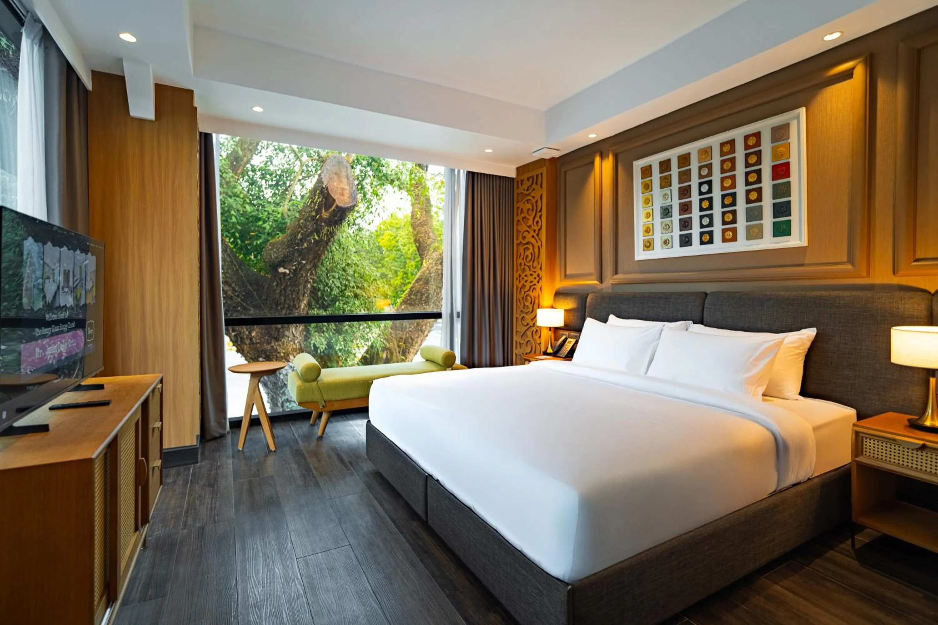 Bed in The Henry Glass House Clark