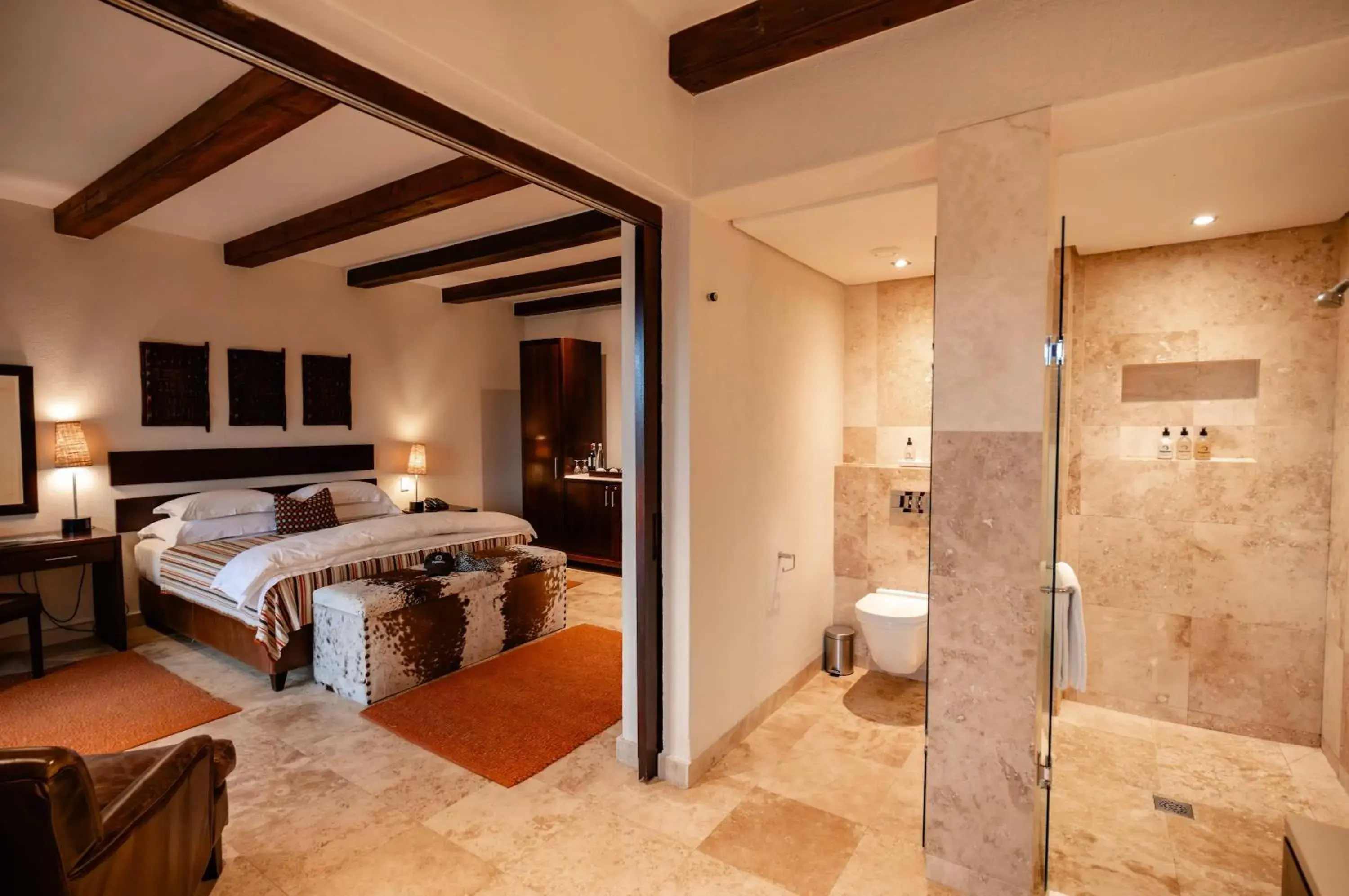 Bathroom, Bed in Kapama River Lodge Bathroom, Bed in Kapama River Lodge