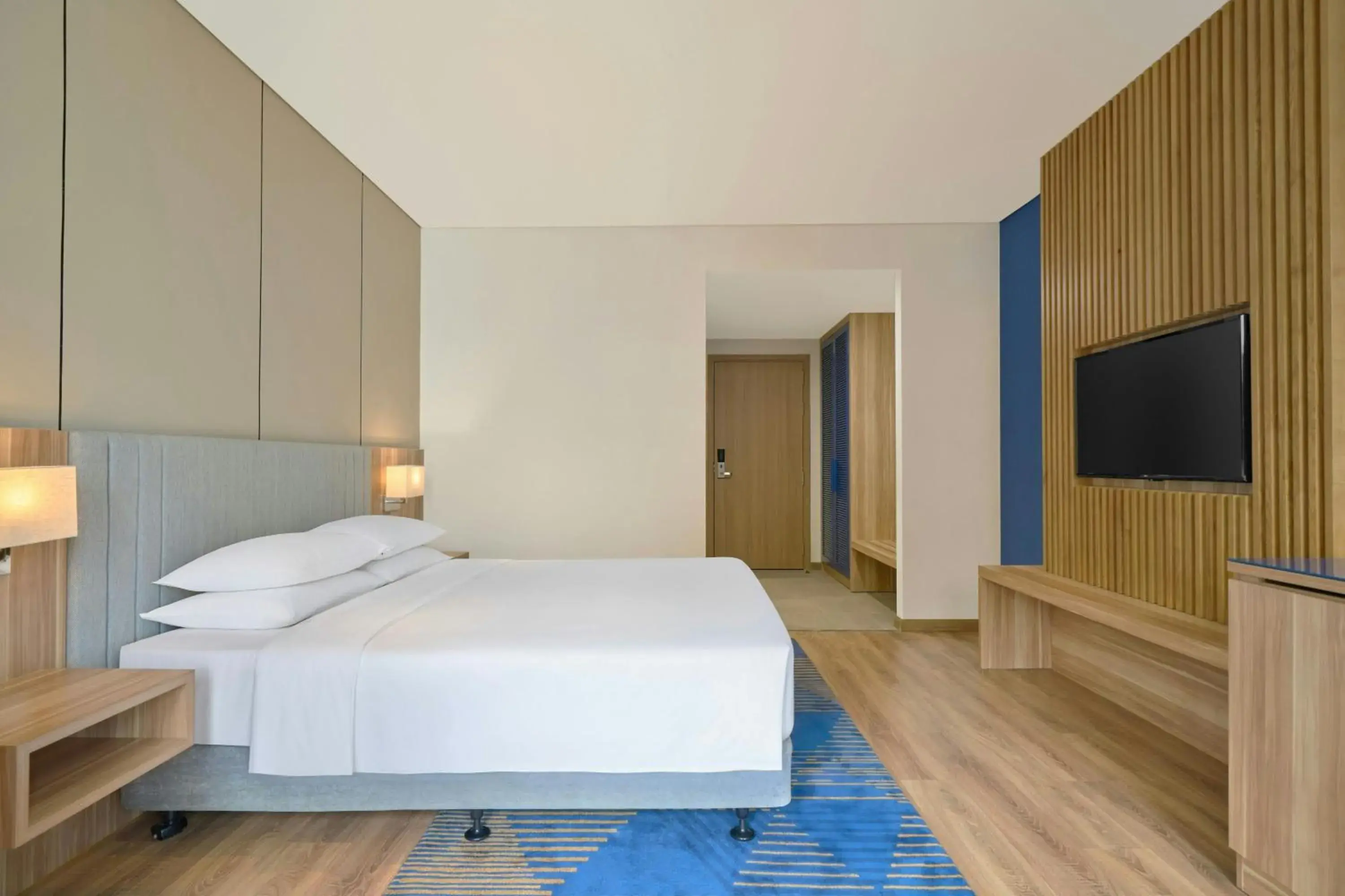 Deluxe King Room with City View in Four Points by Sheraton Nha Trang Deluxe King Room with City View in Four Points by Sheraton Nha Trang