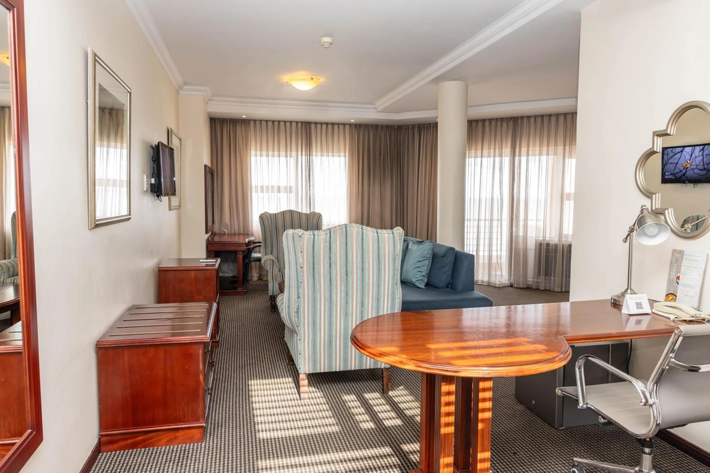 Living room in Premier Hotel Regent