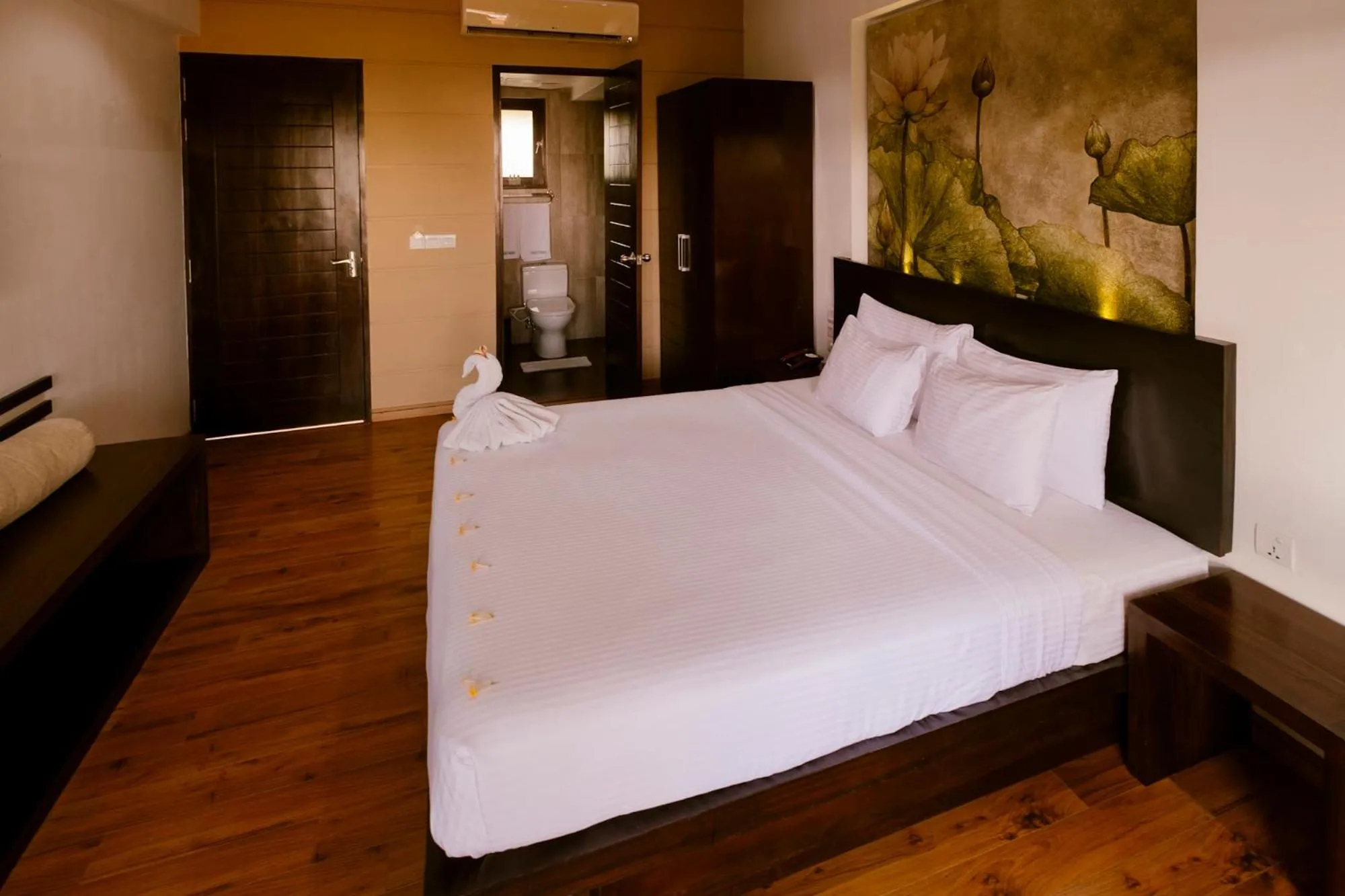 Bedroom, Bed in Terrace Green Hotel and Spa - Free Airport Shuttle Service