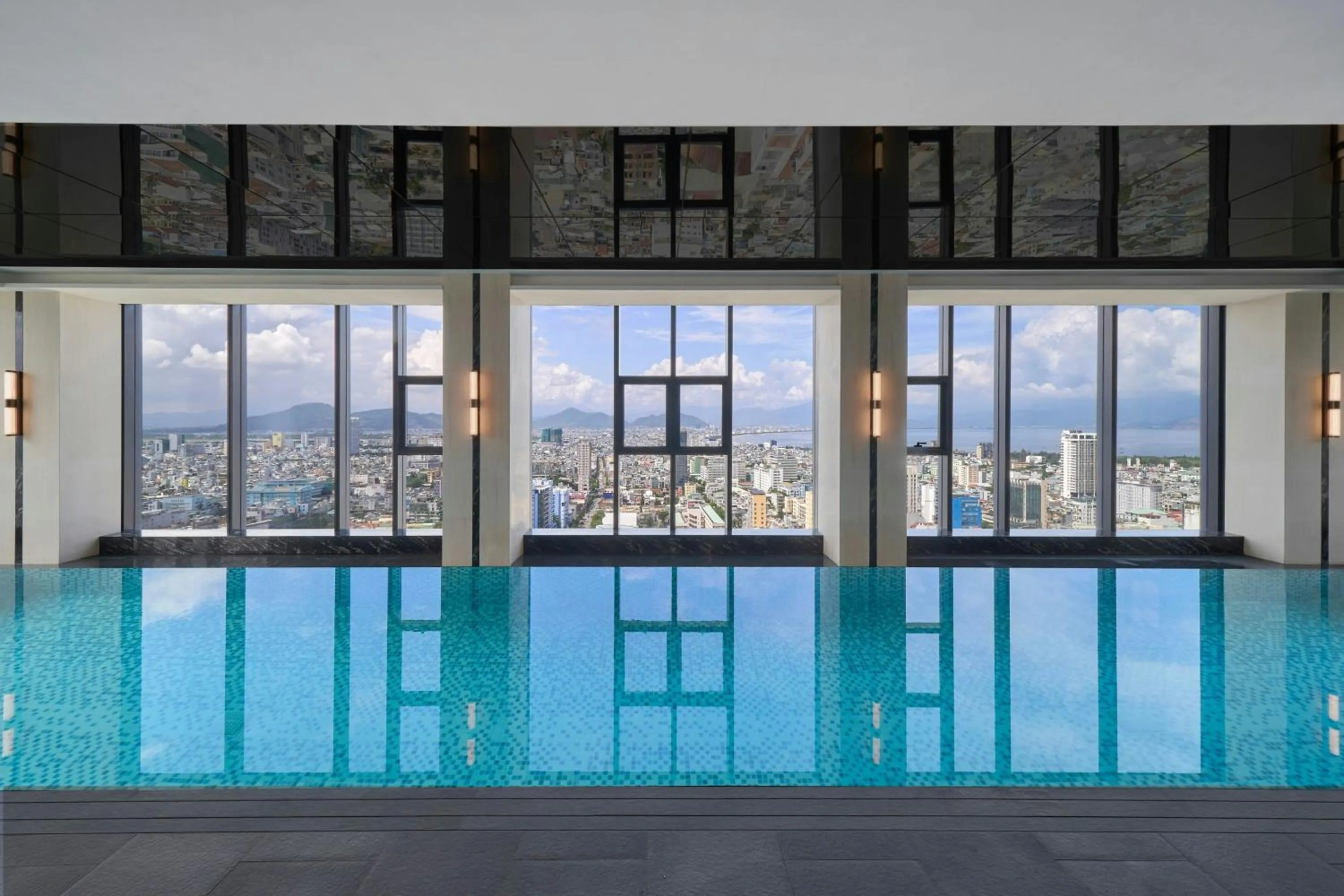 Swimming pool in Marriott Executive Apartments Danang, Han River