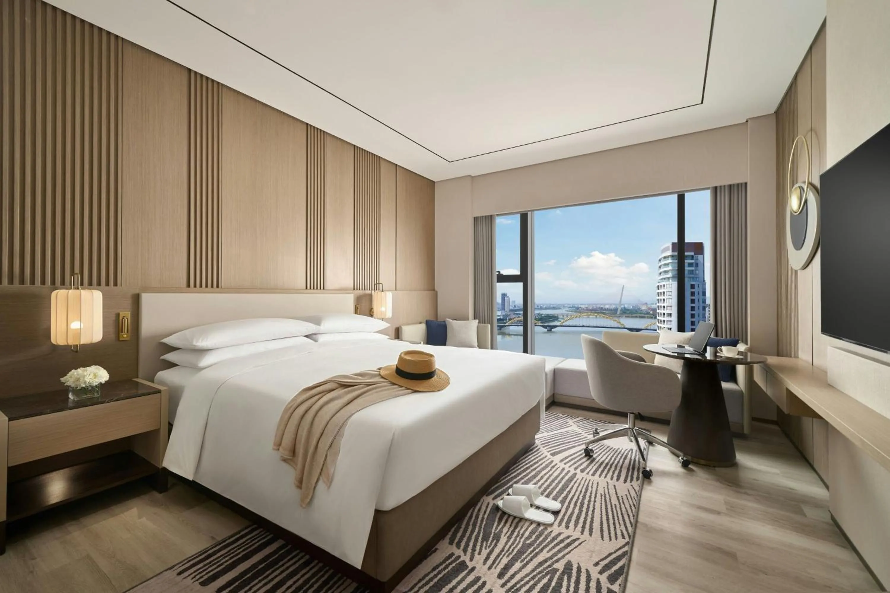 Bedroom, Bed in Marriott Executive Apartments Danang, Han River