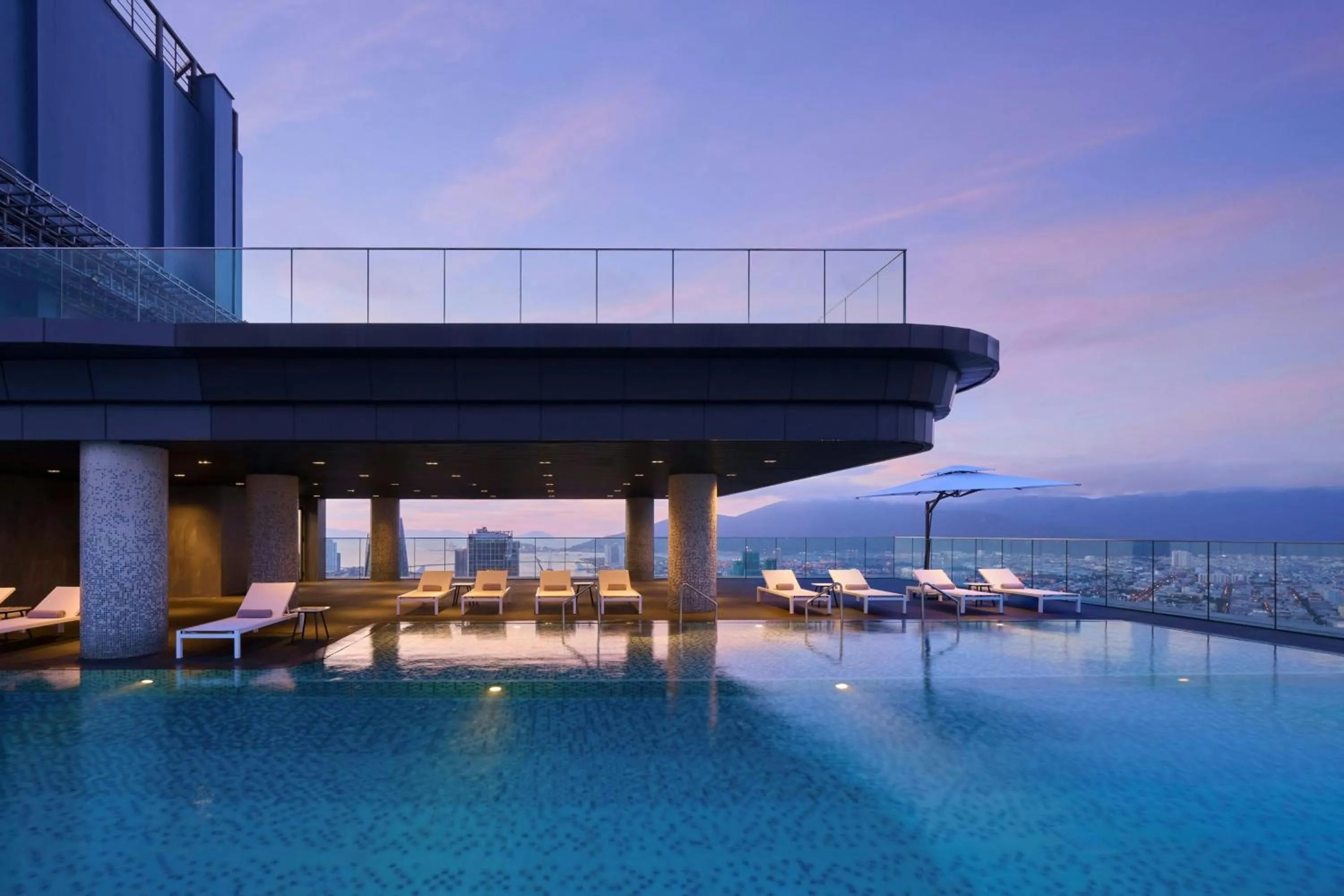 Swimming pool in Marriott Executive Apartments Danang, Han River