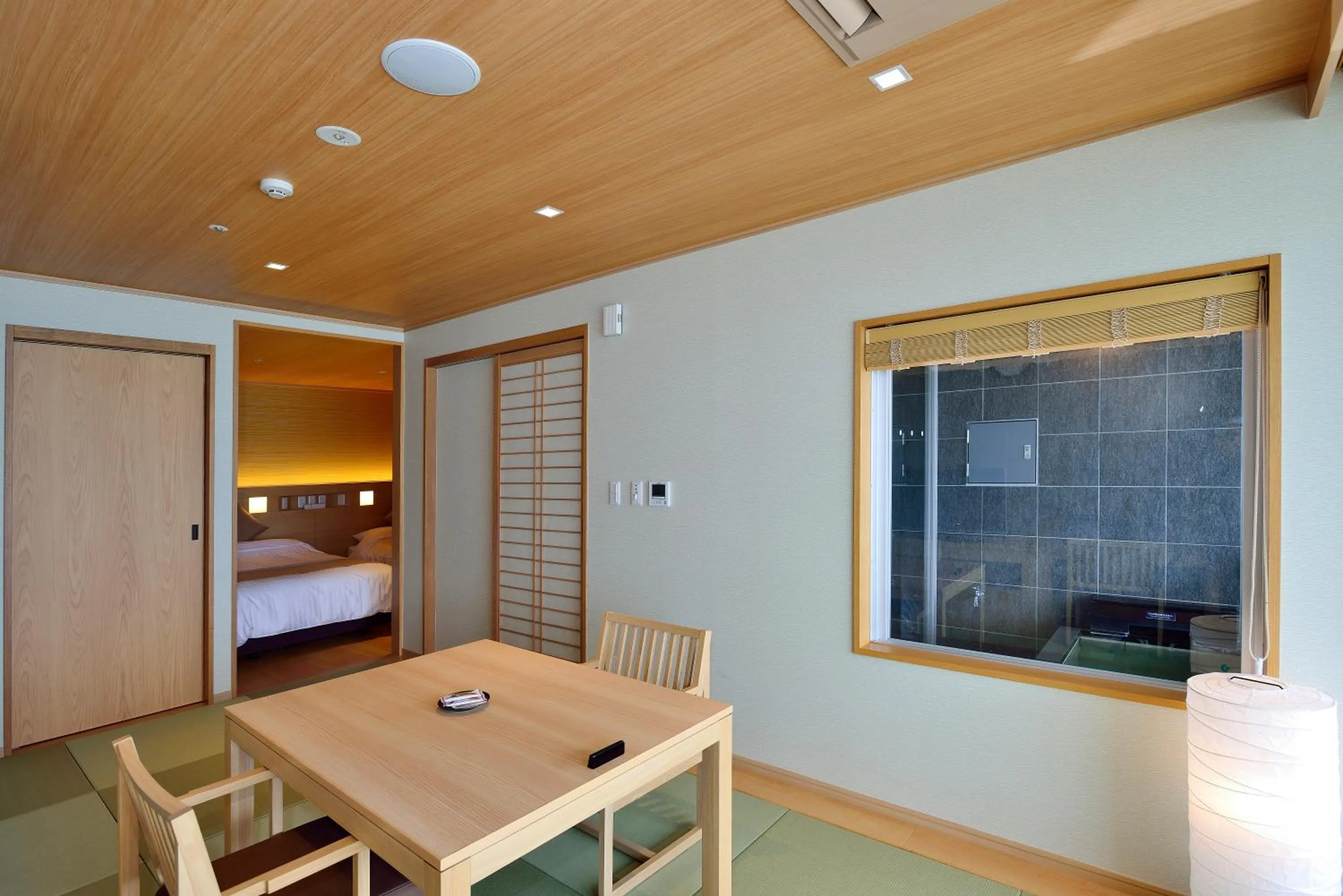Photo of the whole room, Bed in Kamogawa Grand Hotel