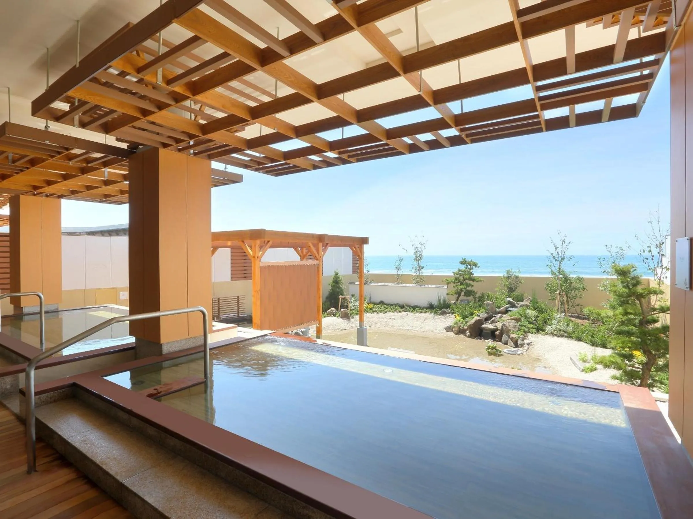 Hot Spring Bath in Kamogawa Grand Hotel