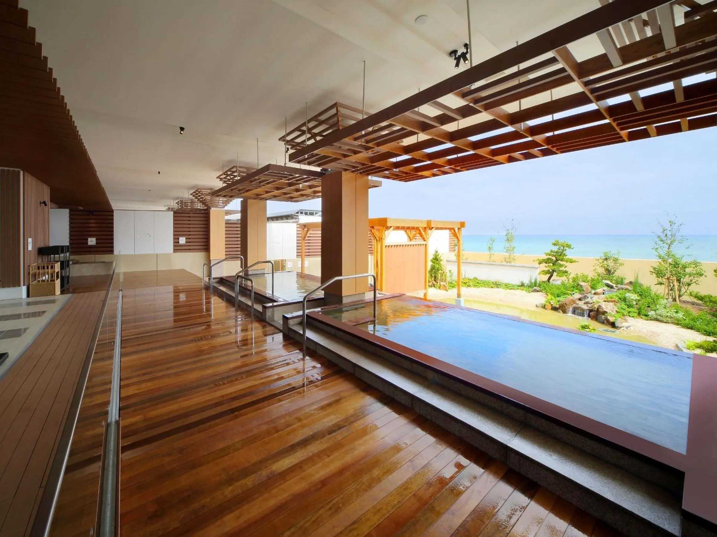 Hot Spring Bath in Kamogawa Grand Hotel