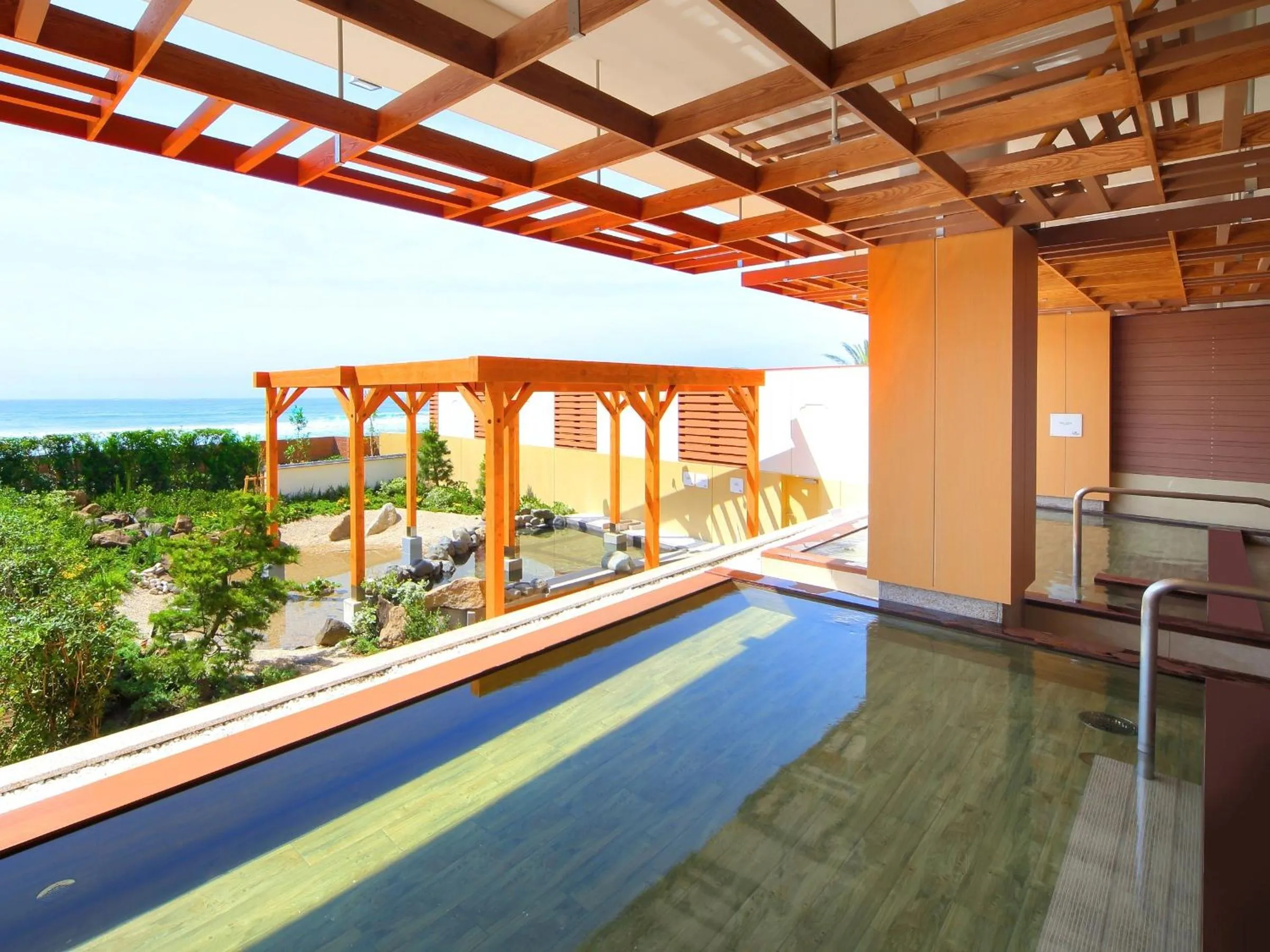 Hot Spring Bath in Kamogawa Grand Hotel