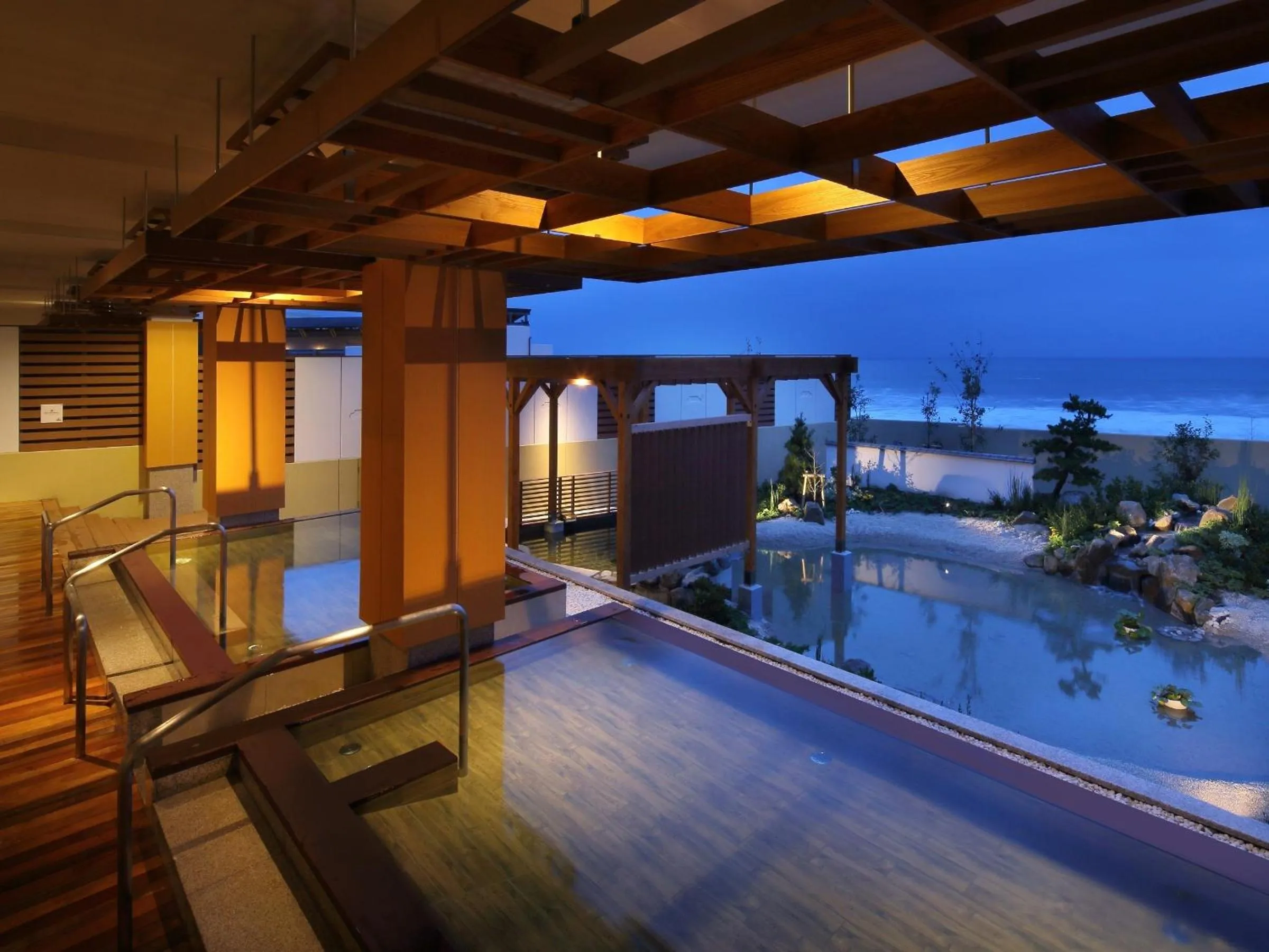 Hot Spring Bath in Kamogawa Grand Hotel