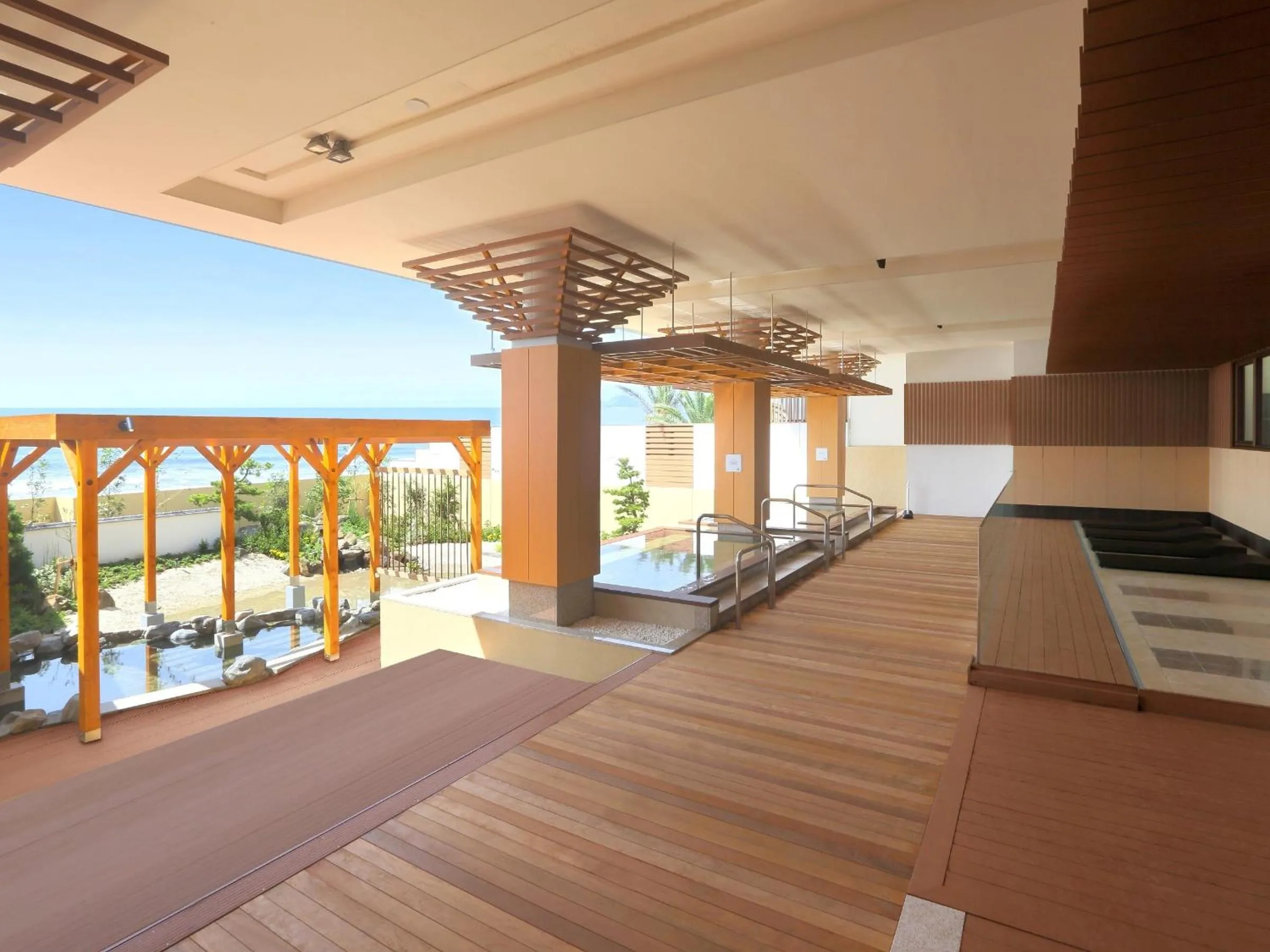 Hot Spring Bath in Kamogawa Grand Hotel