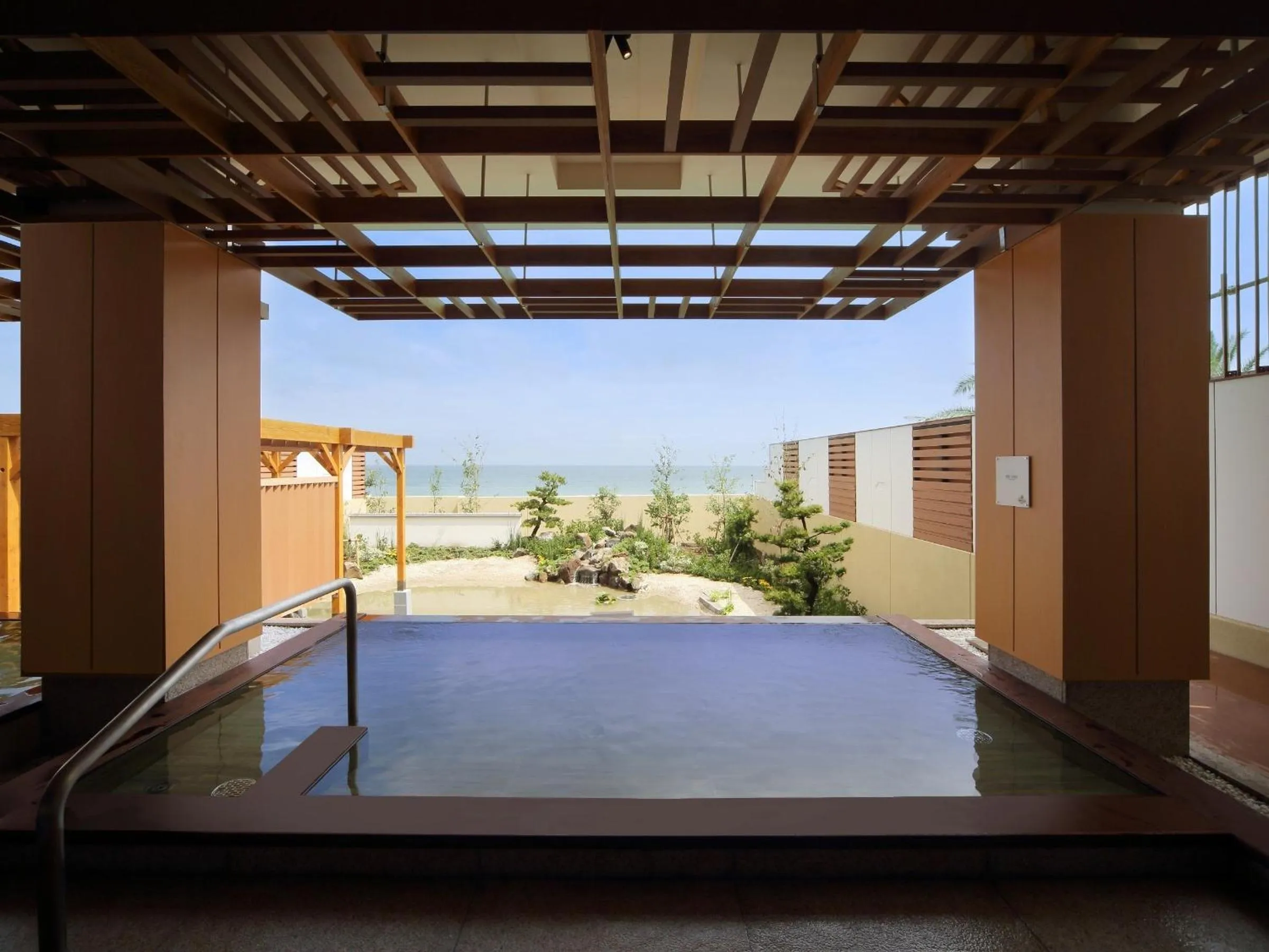 Hot Spring Bath in Kamogawa Grand Hotel