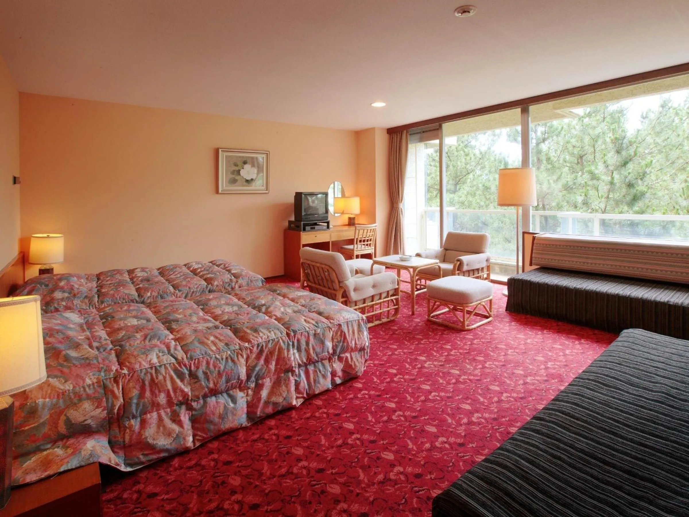 Photo of the whole room, Bed in Kamogawa Grand Hotel