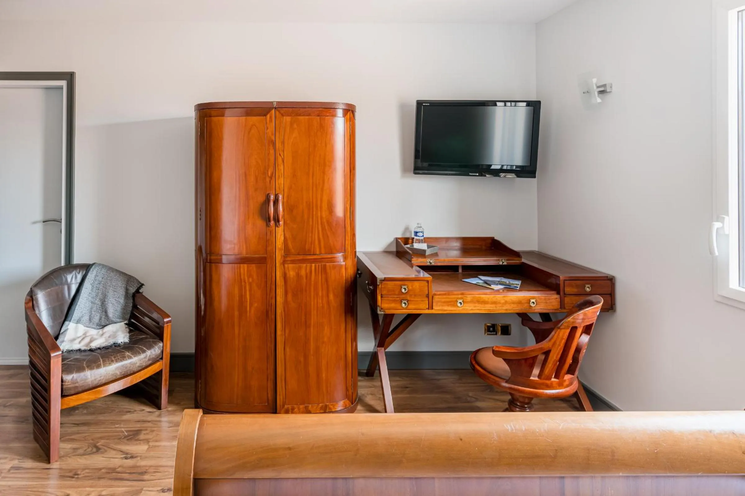 Property building in Le Place Neuve