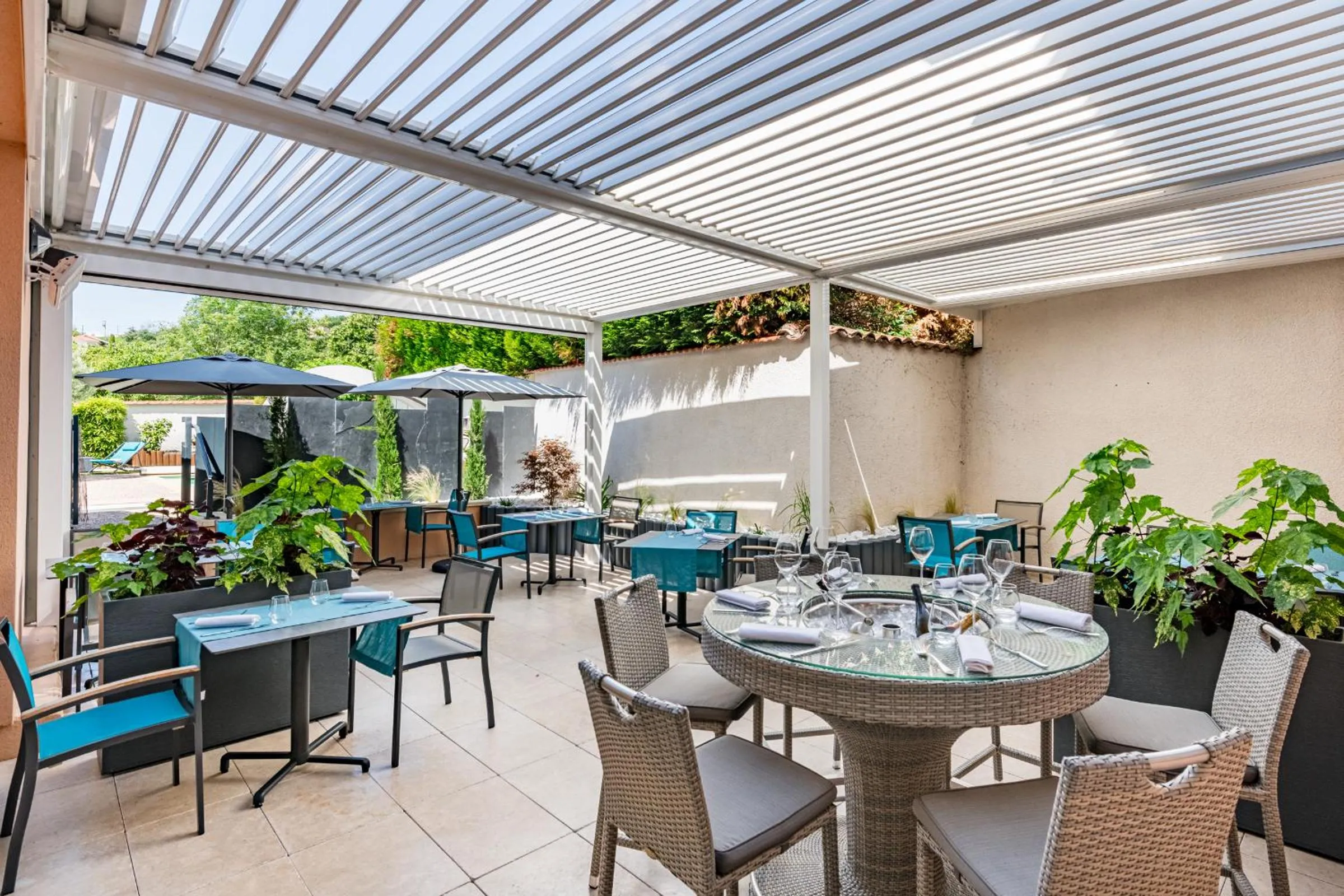 Restaurant/places to eat in Le Place Neuve