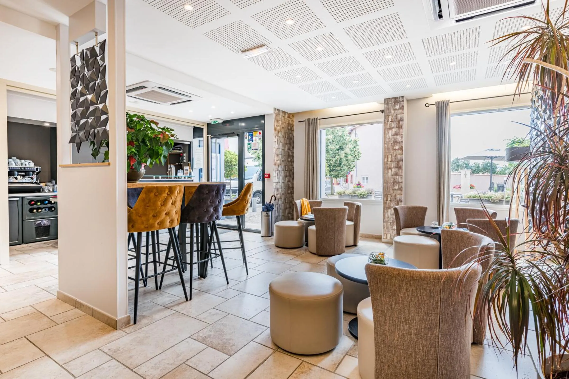 Property building in Le Place Neuve