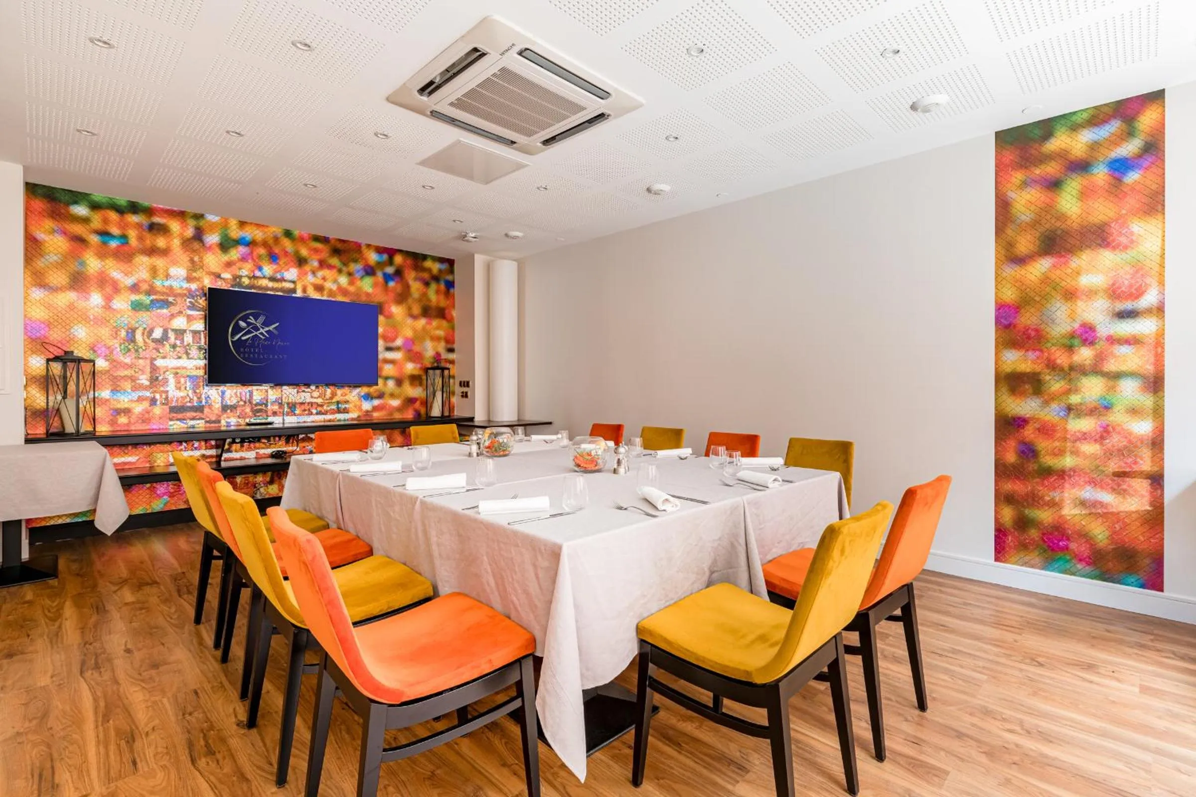 Restaurant/places to eat in Le Place Neuve