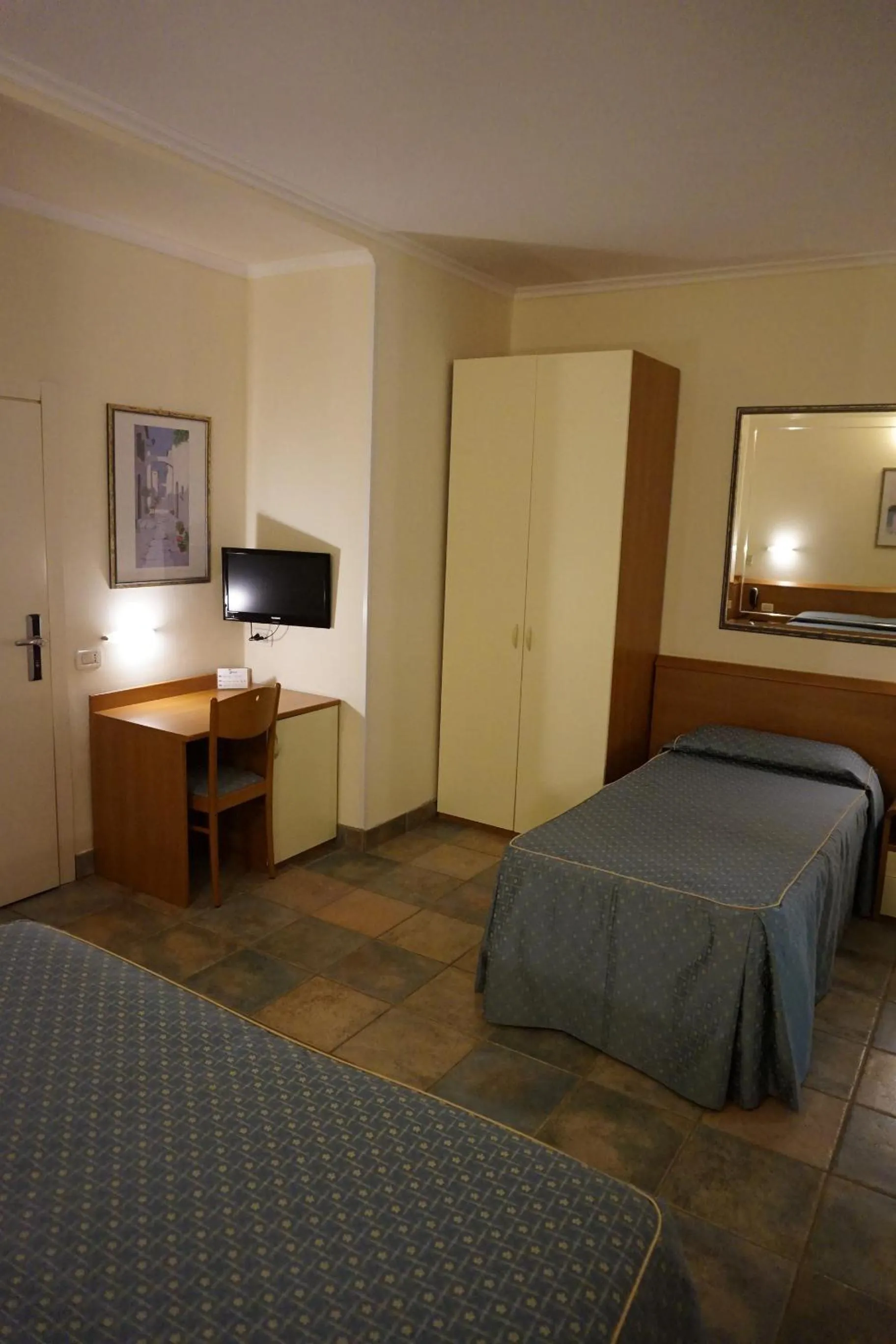 Photo of the whole room in Hotel Angela