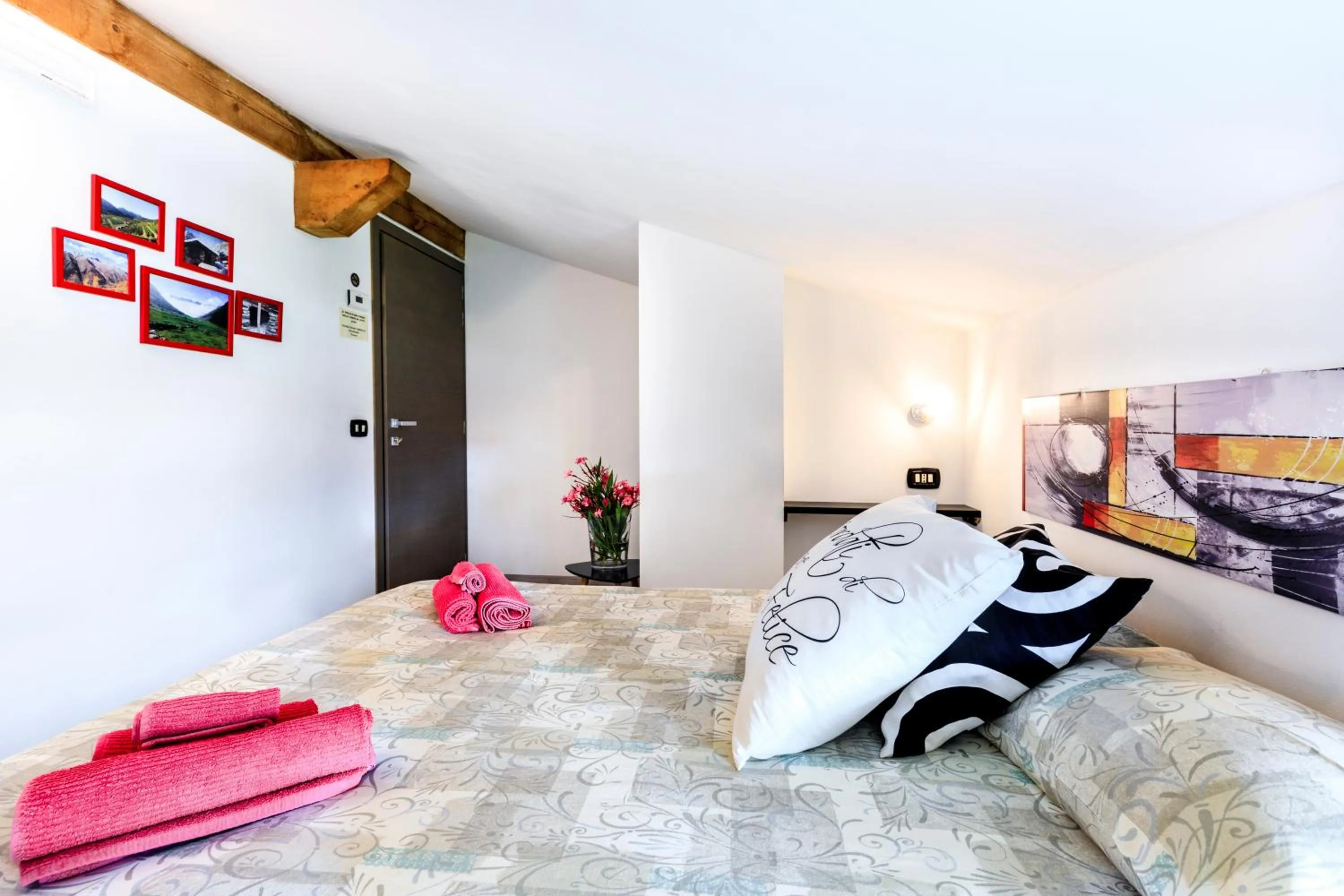 Photo of the whole room, Bed in B&B Valtellina Mon Amour