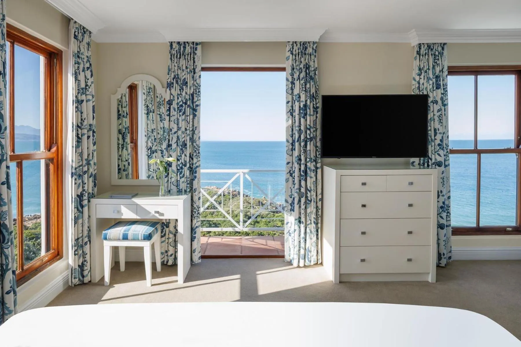 Balcony/Terrace, Bed in The Plettenberg Hotel