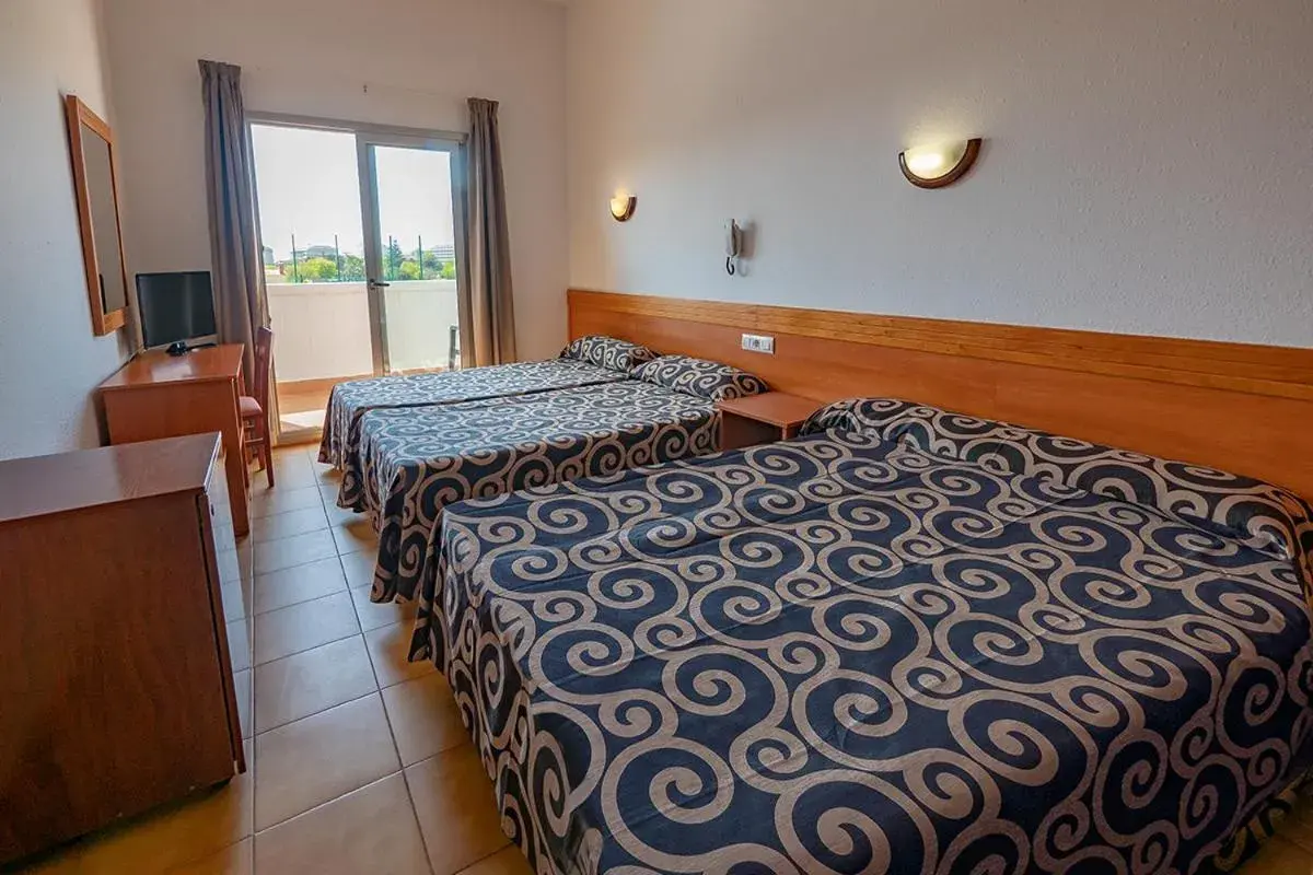 Triple Room with Pool View in Santa Susanna Resort Affiliated by FERGUS Triple Room with Pool View in Santa Susanna Resort Affiliated by FERGUS