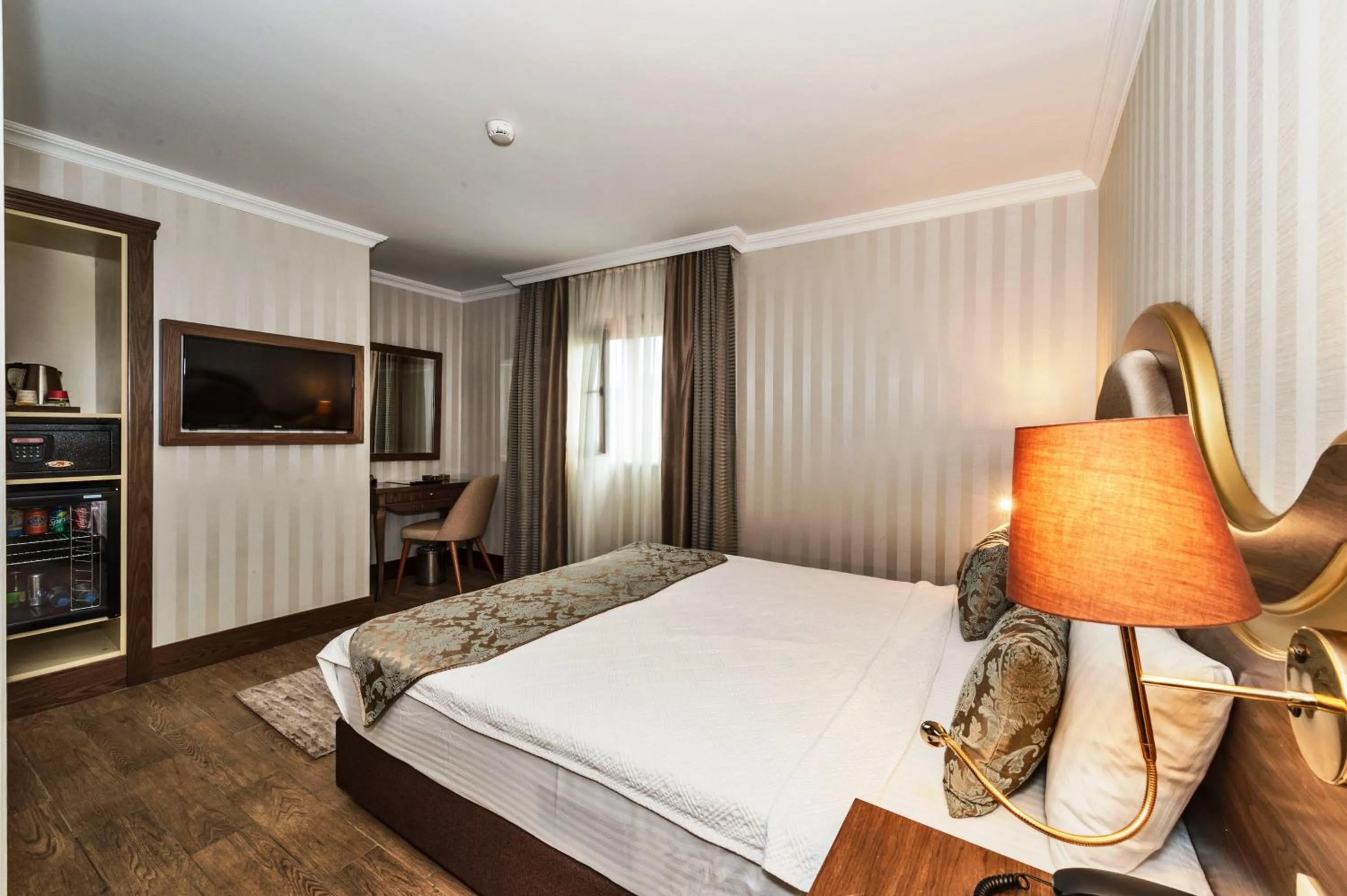 Photo of the whole room, Bed in The Central Hotel