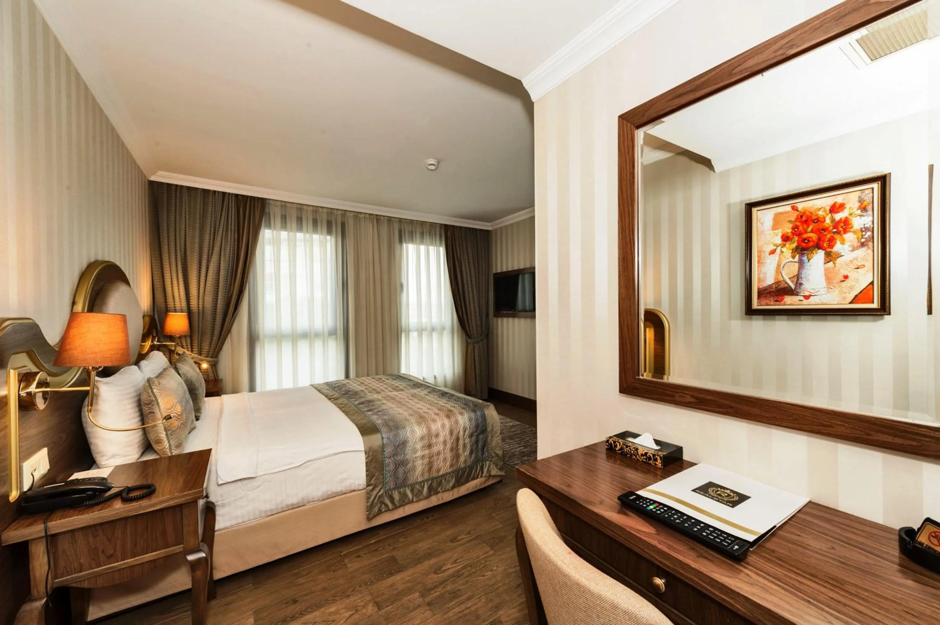 Photo of the whole room, Bed in The Central Hotel