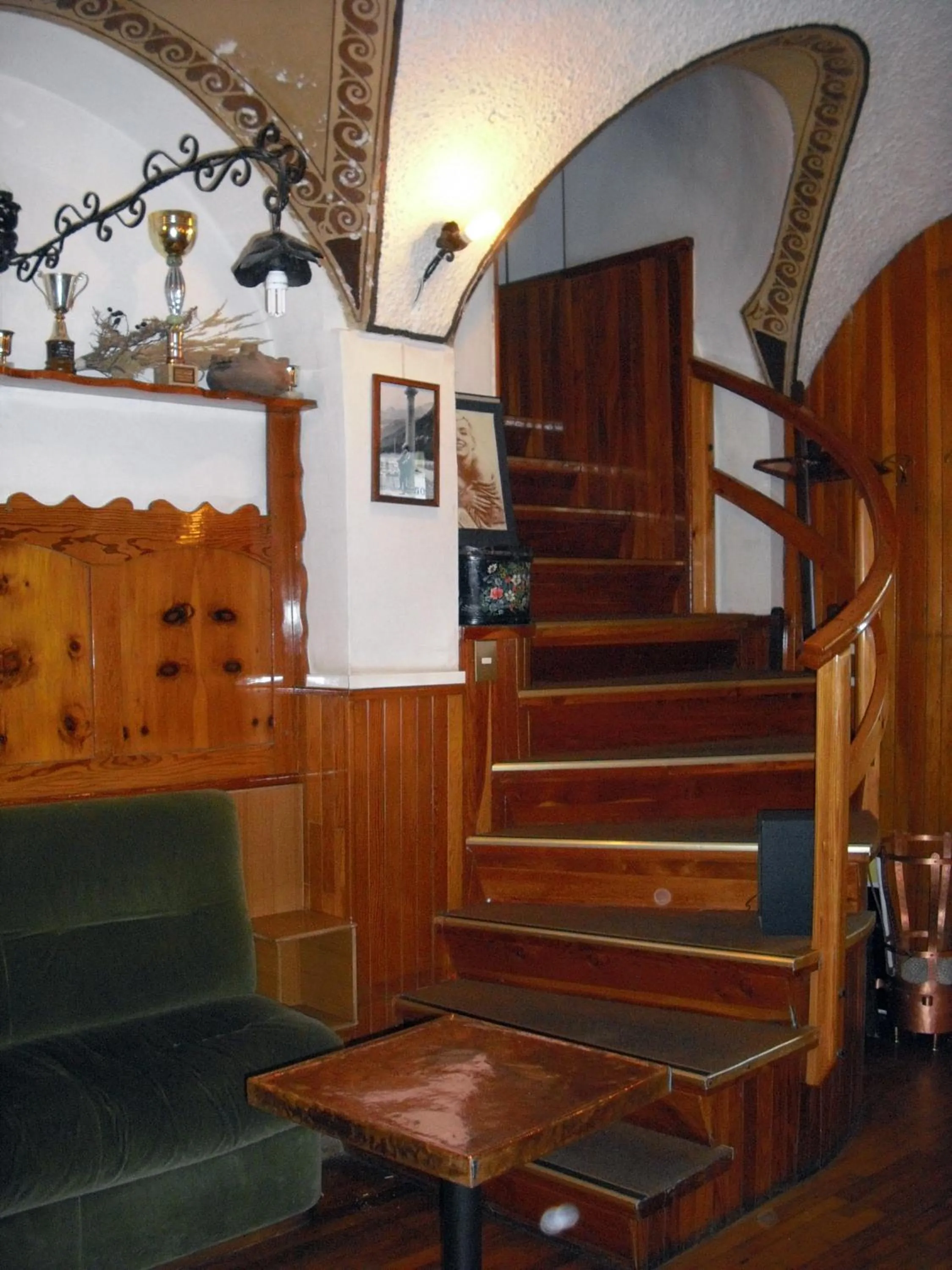 Communal lounge/ TV room in Hotel Gufo