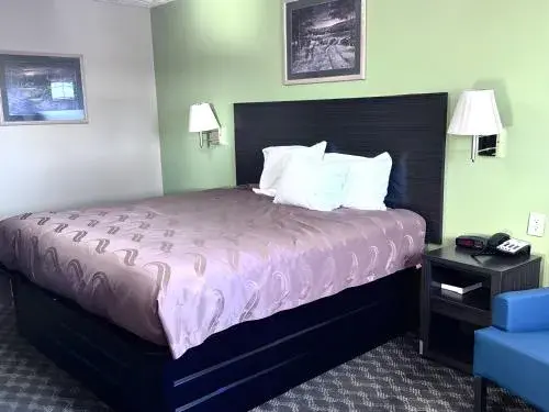 Double Room in Deerfield inn & Suits Double Room in Deerfield inn & Suits