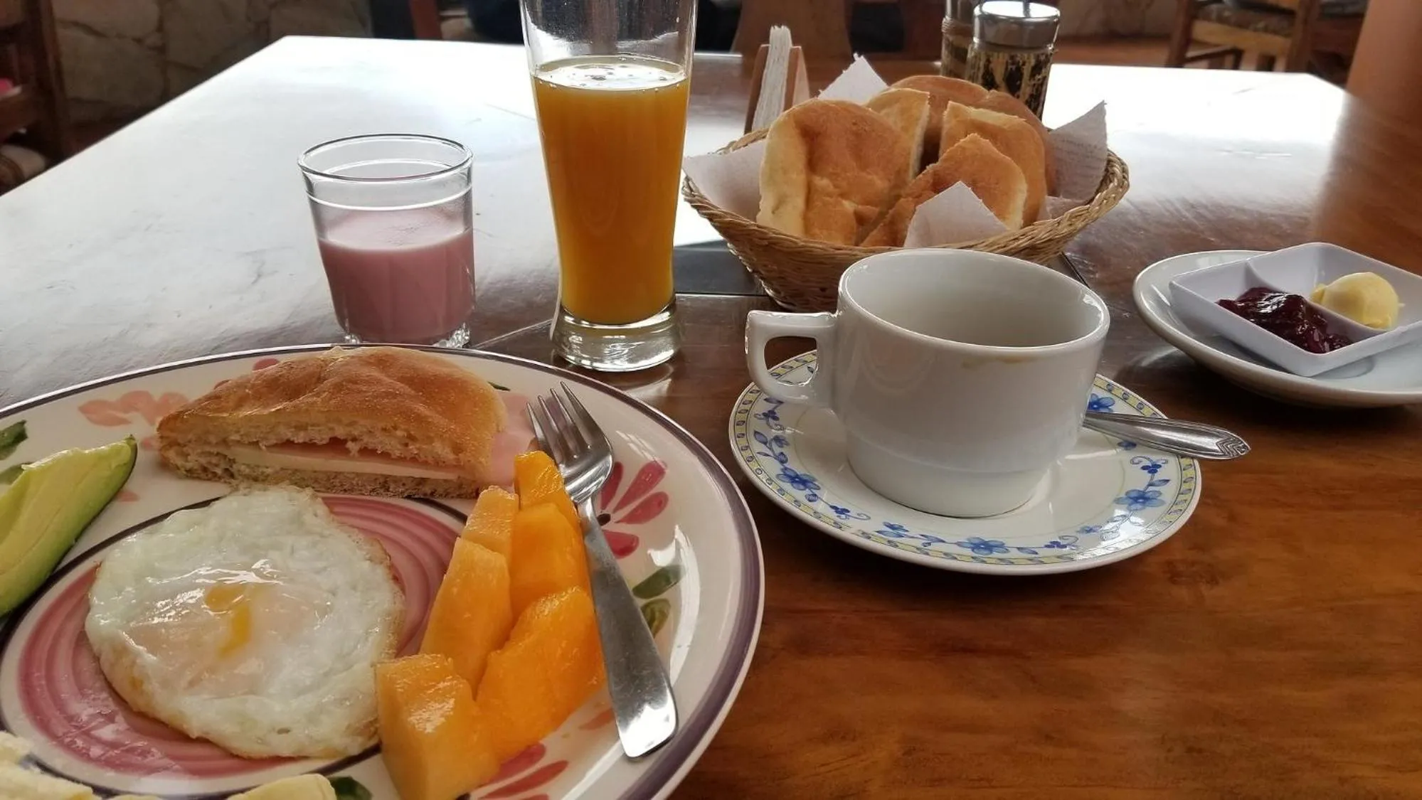 Breakfast in Mirador del Titikaka