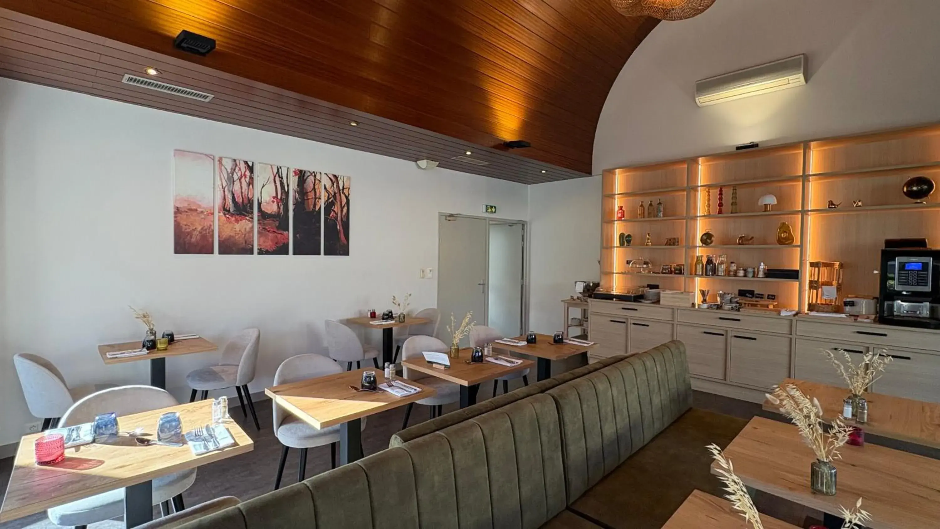 Restaurant/places to eat in The Originals City, Logis d'Elbée, Cholet Nord Restaurant/places to eat in The Originals City, Logis d'Elbée, Cholet Nord