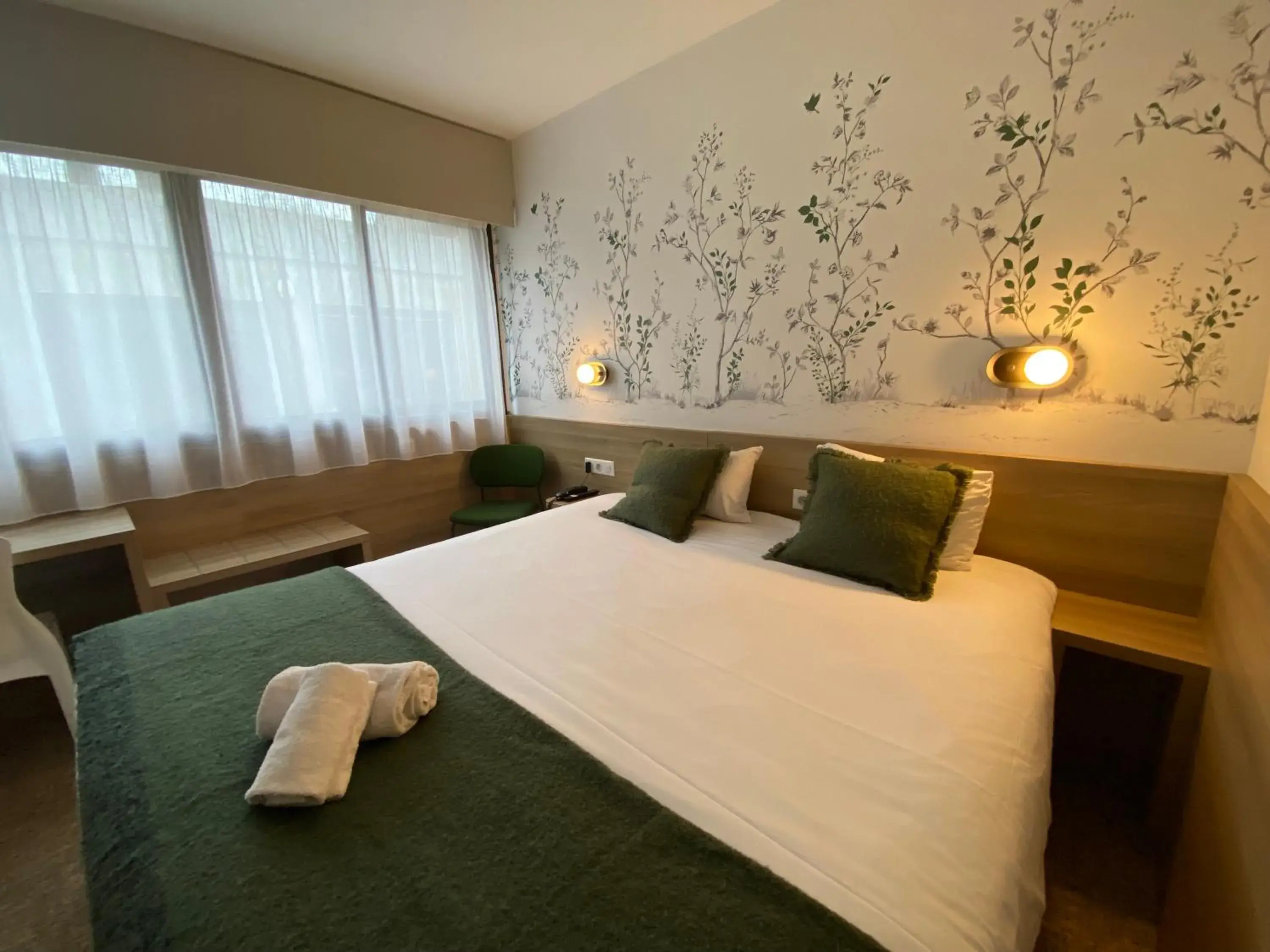 Bed in The Originals City, Logis d'Elbée, Cholet Nord Bed in The Originals City, Logis d'Elbée, Cholet Nord