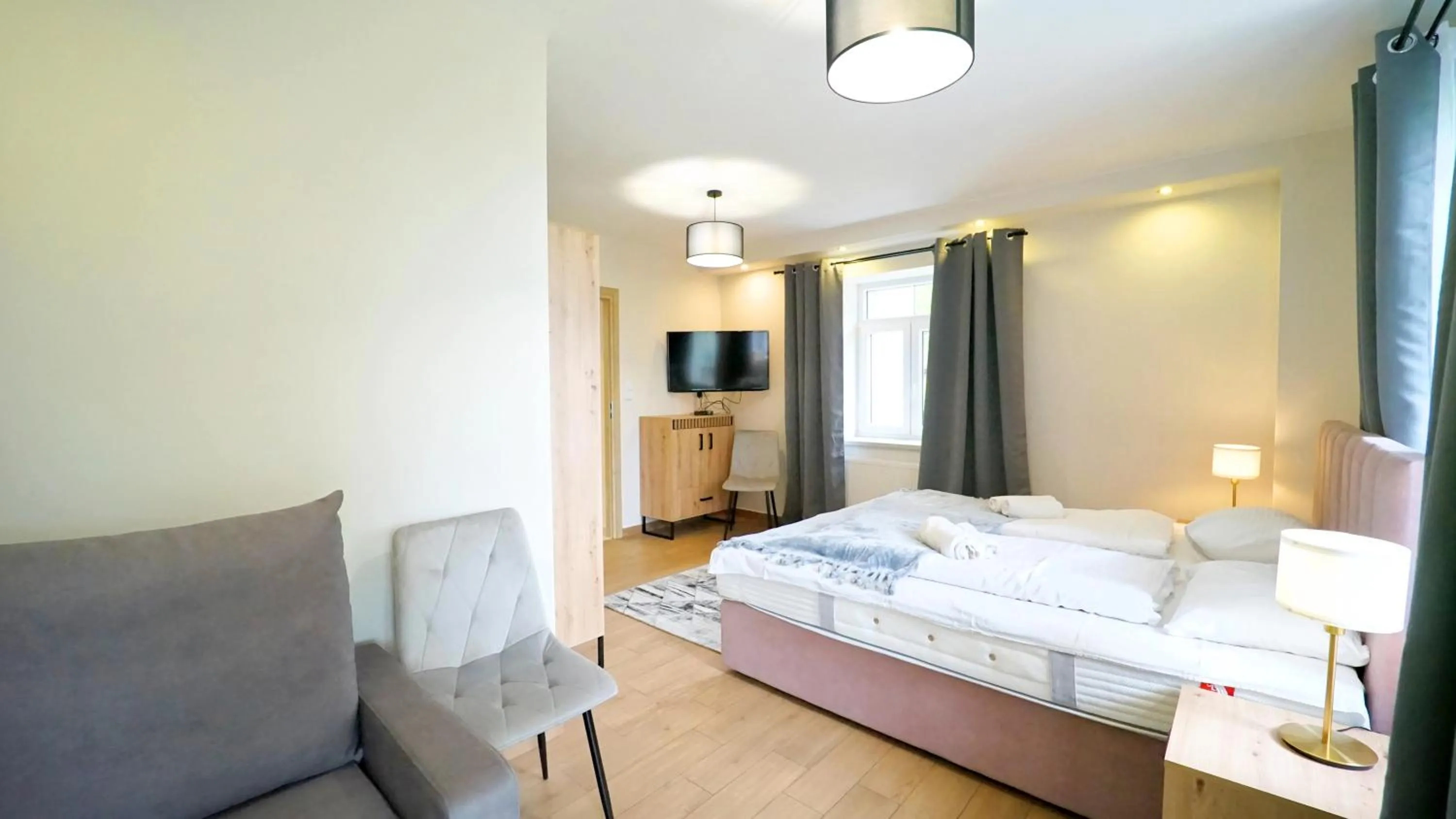 Bedroom, Bed in Apartamenty EverySky - Karkonoska 30