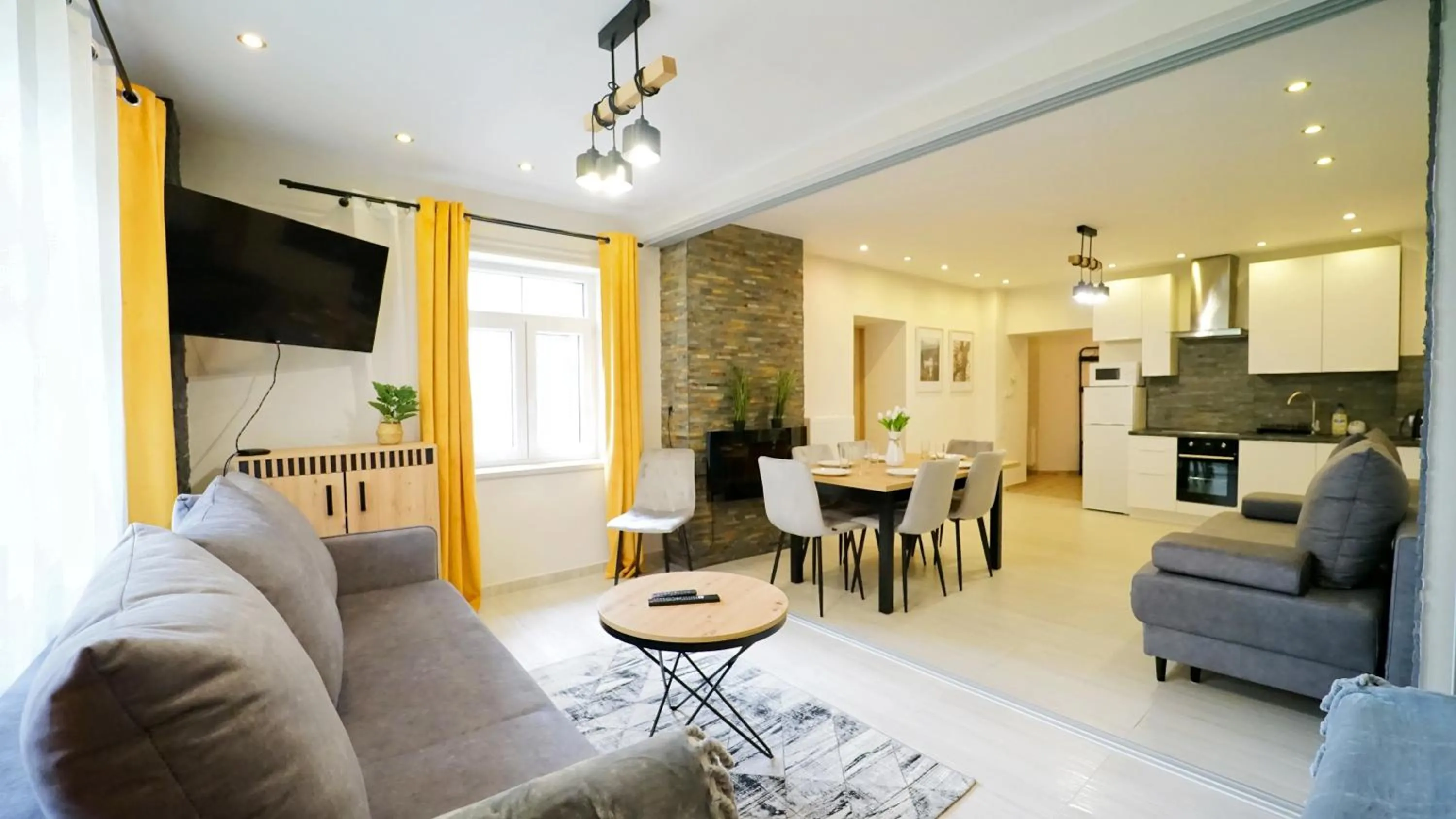 Kitchen or kitchenette in Apartamenty EverySky - Karkonoska 30