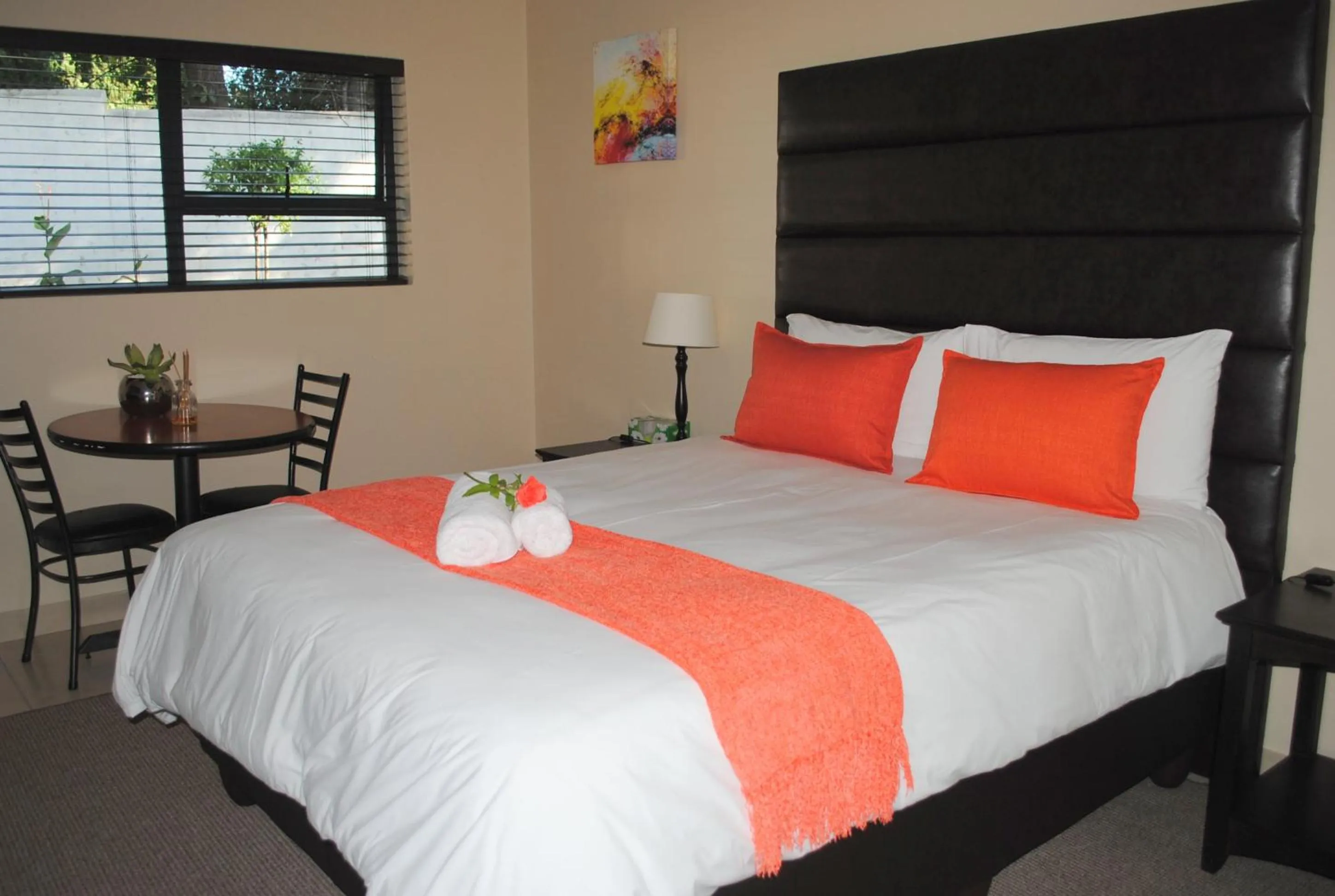 Photo of the whole room, Bed in 6 on Morris Guest Lodge