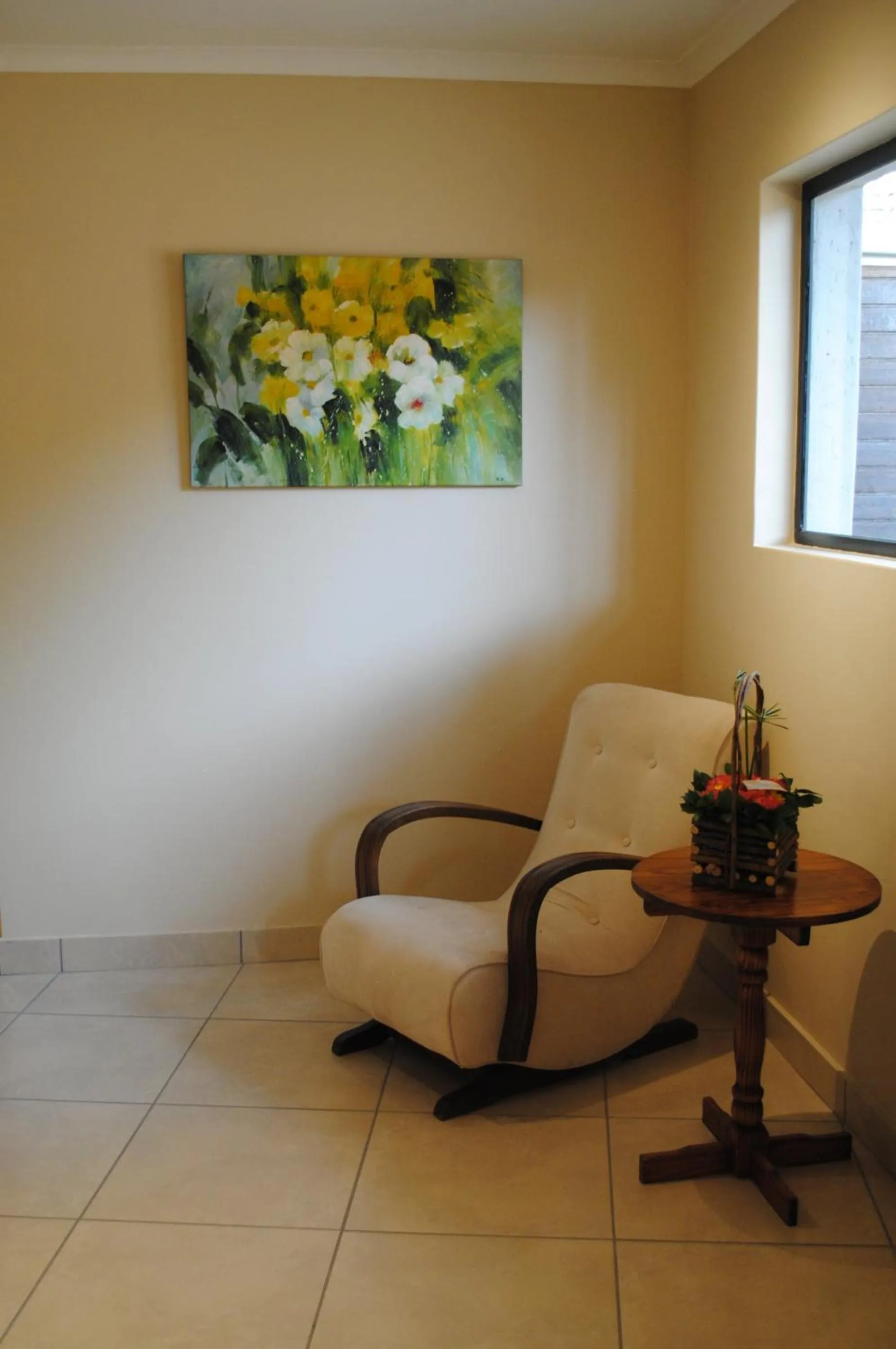 Decorative detail in 6 on Morris Guest Lodge