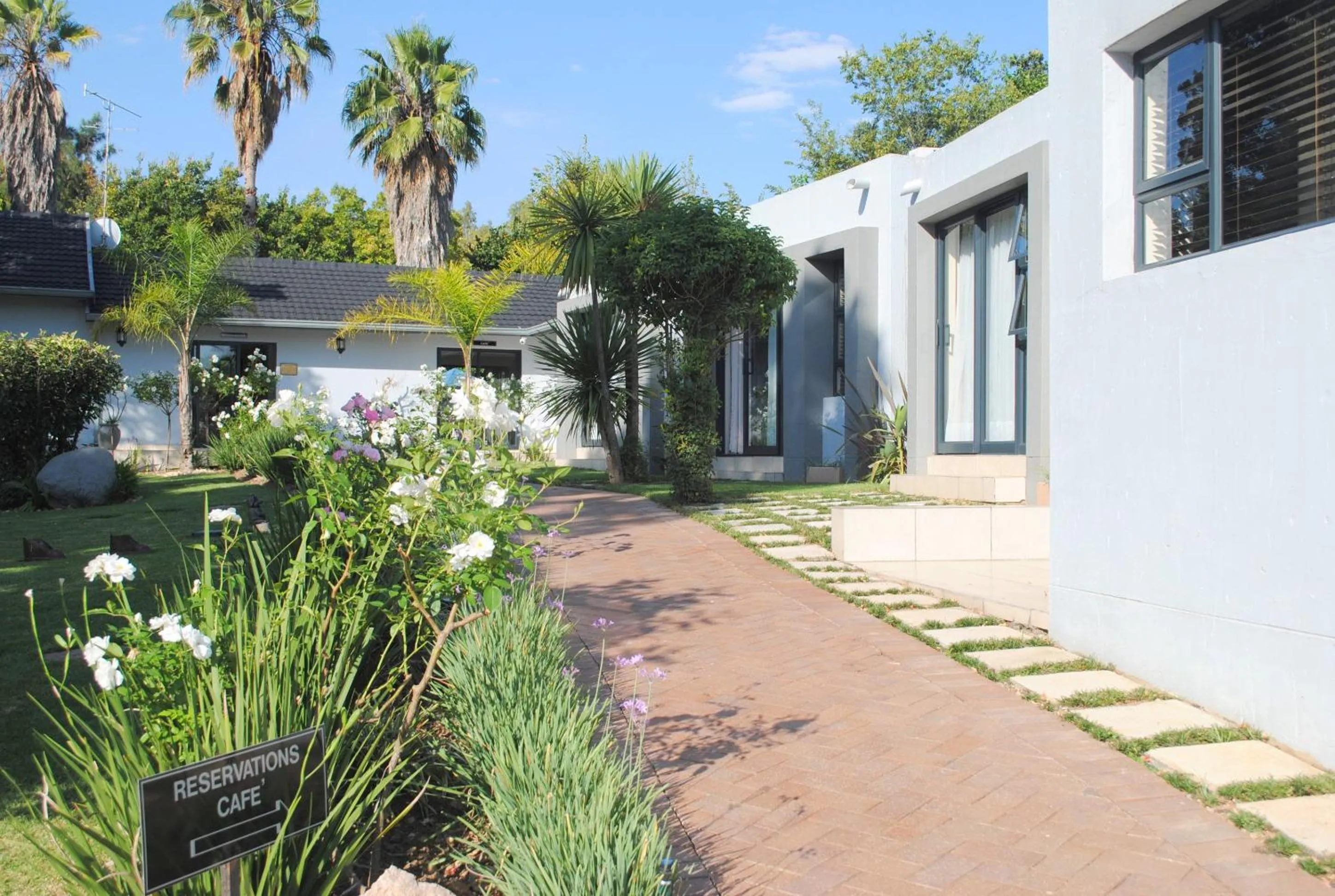 Facade/entrance in 6 on Morris Guest Lodge